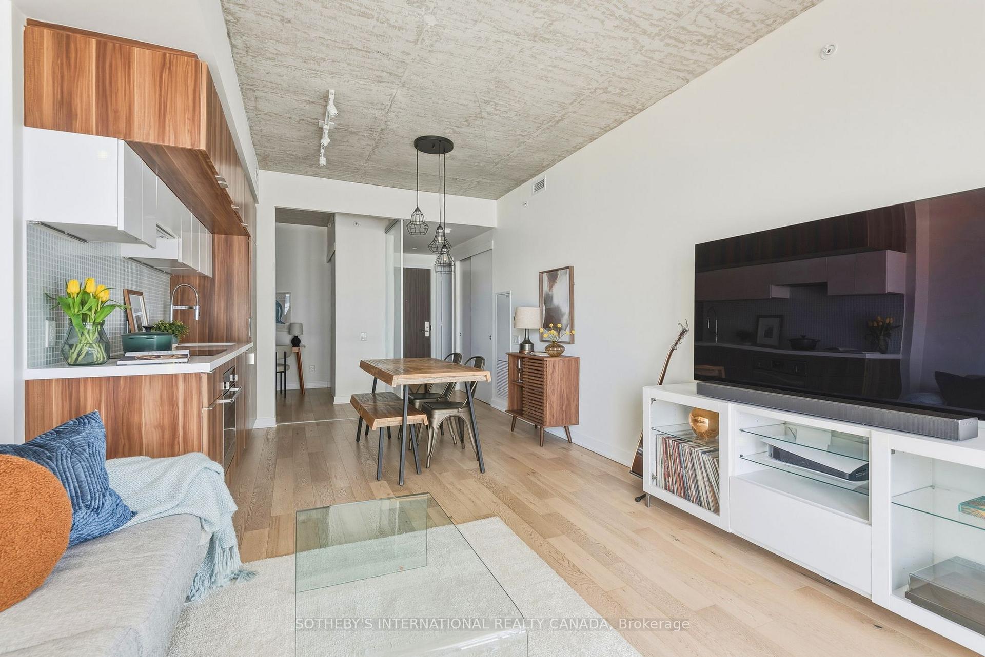 185 Roehampton Avenue 1101