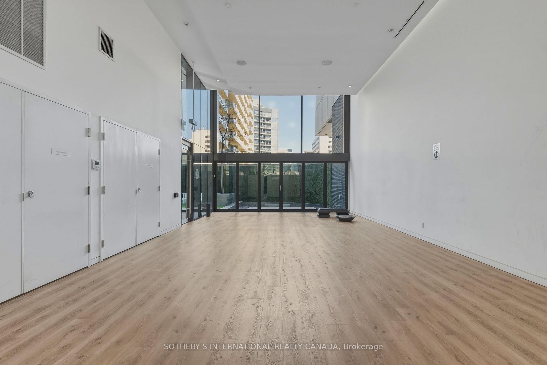 185 Roehampton Avenue 1101