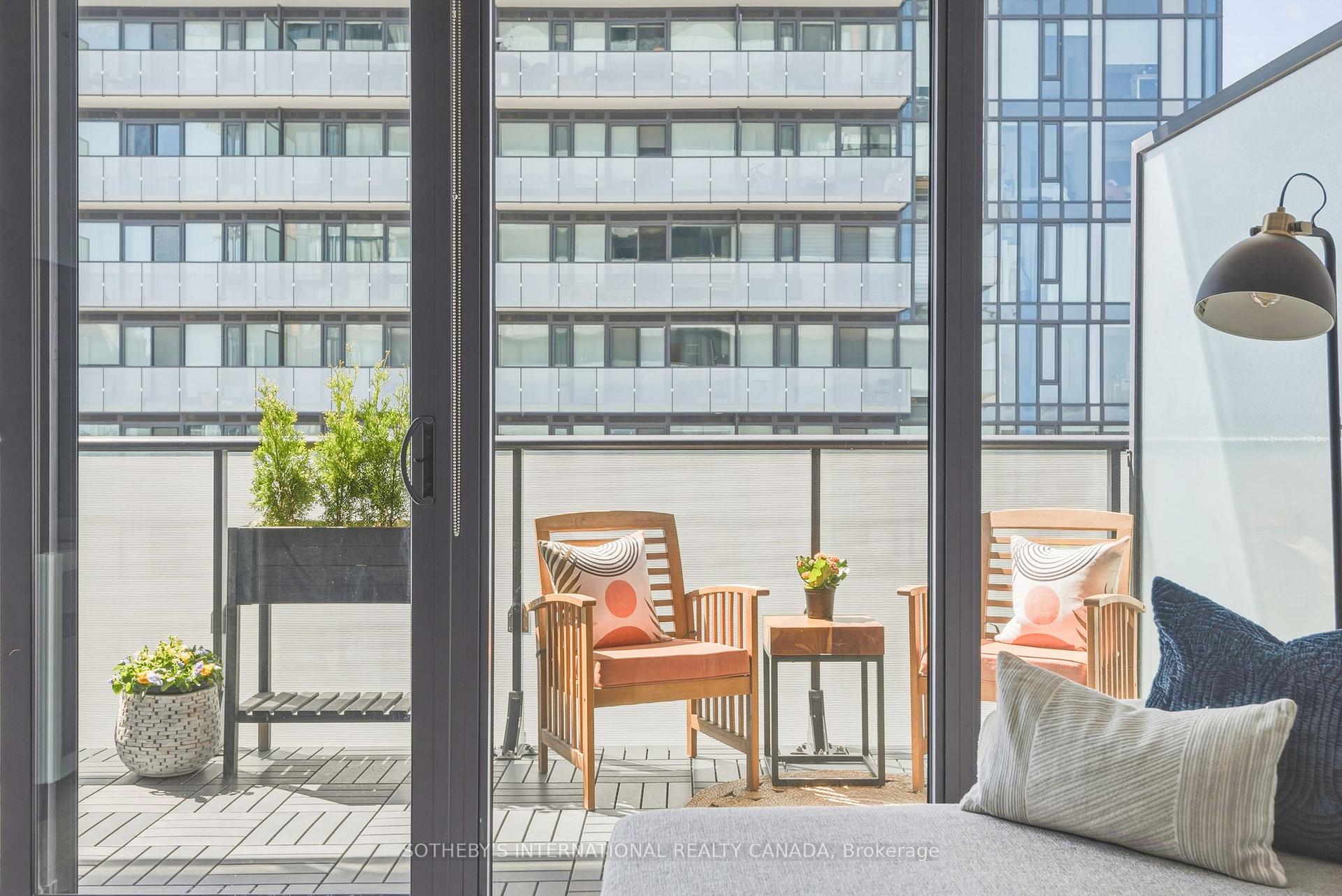 185 Roehampton Avenue 1101