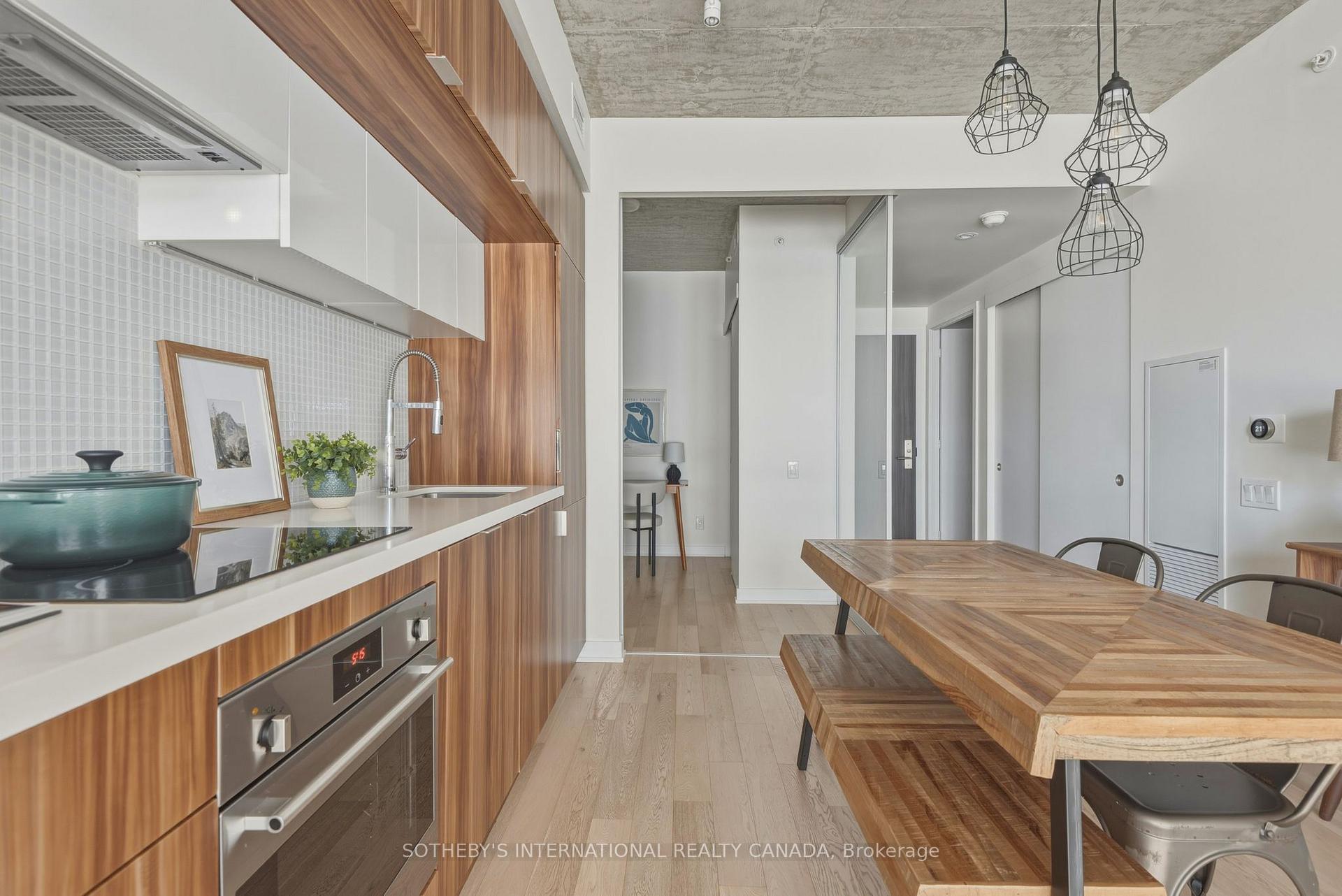 185 Roehampton Avenue 1101