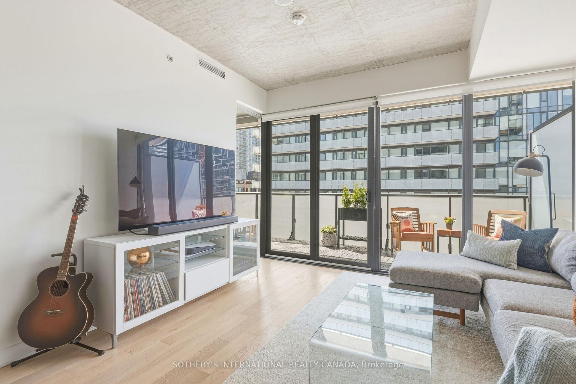 185 Roehampton Avenue 1101