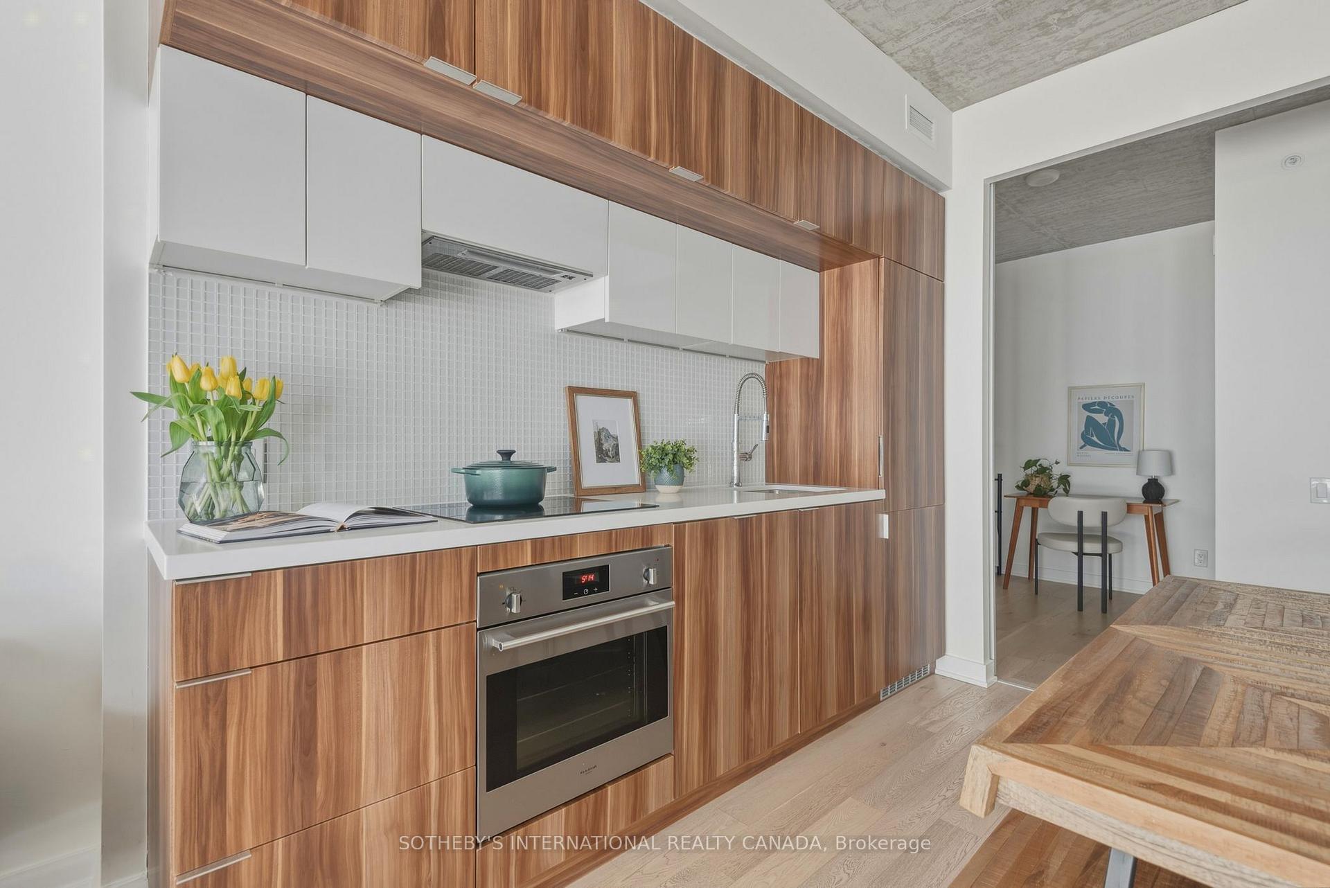 185 Roehampton Avenue 1101