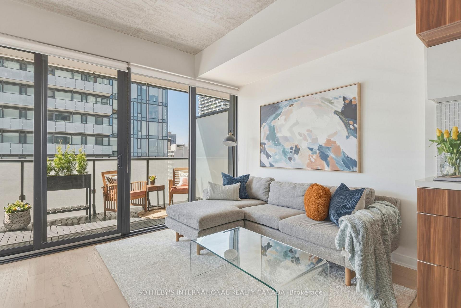 185 Roehampton Avenue 1101