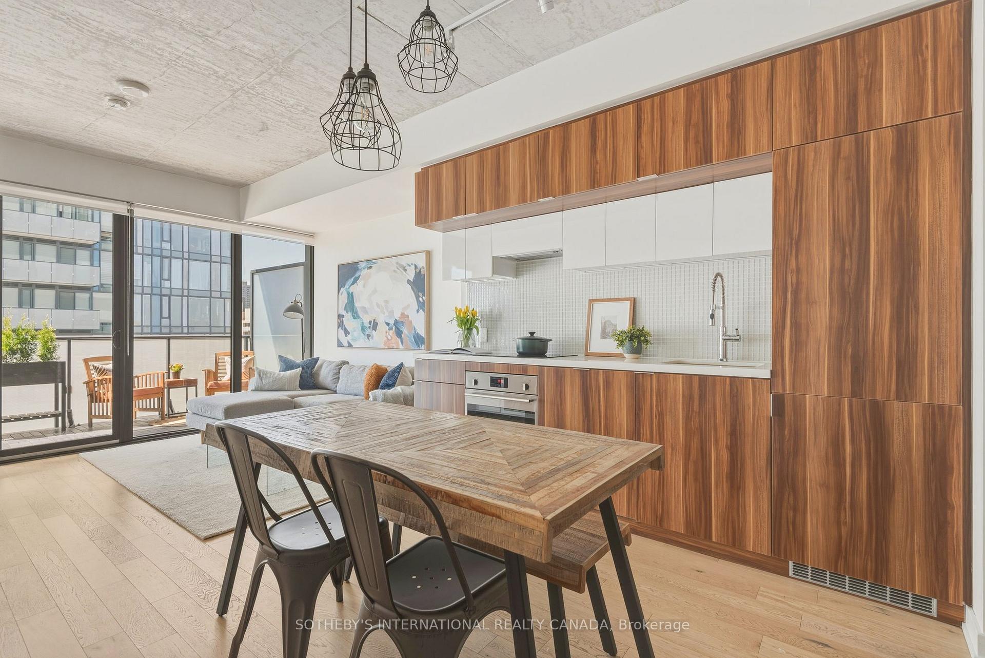 185 Roehampton Avenue 1101