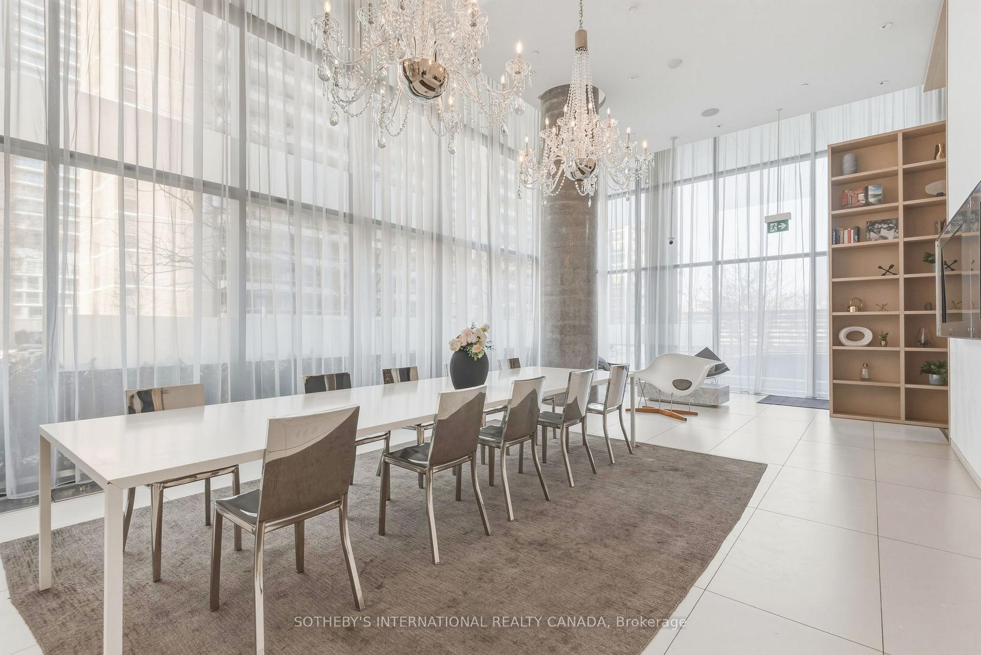 185 Roehampton Avenue 1101