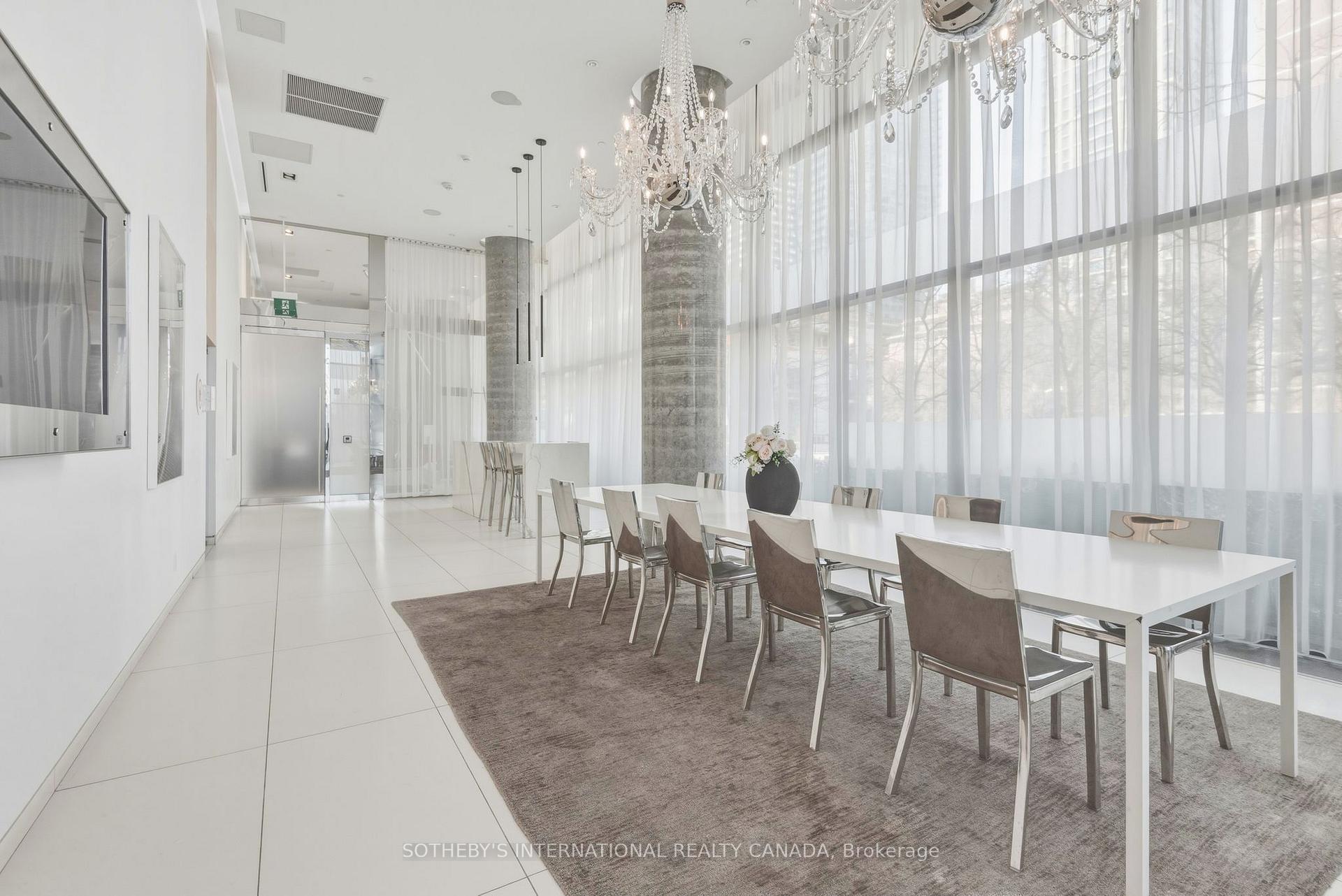185 Roehampton Avenue 1101