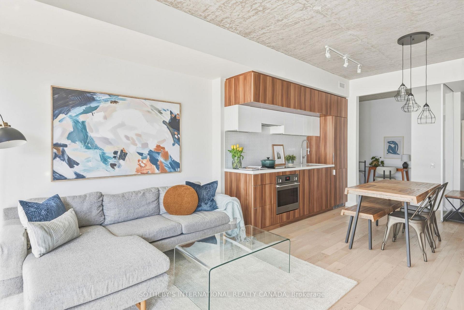 185 Roehampton Avenue 1101