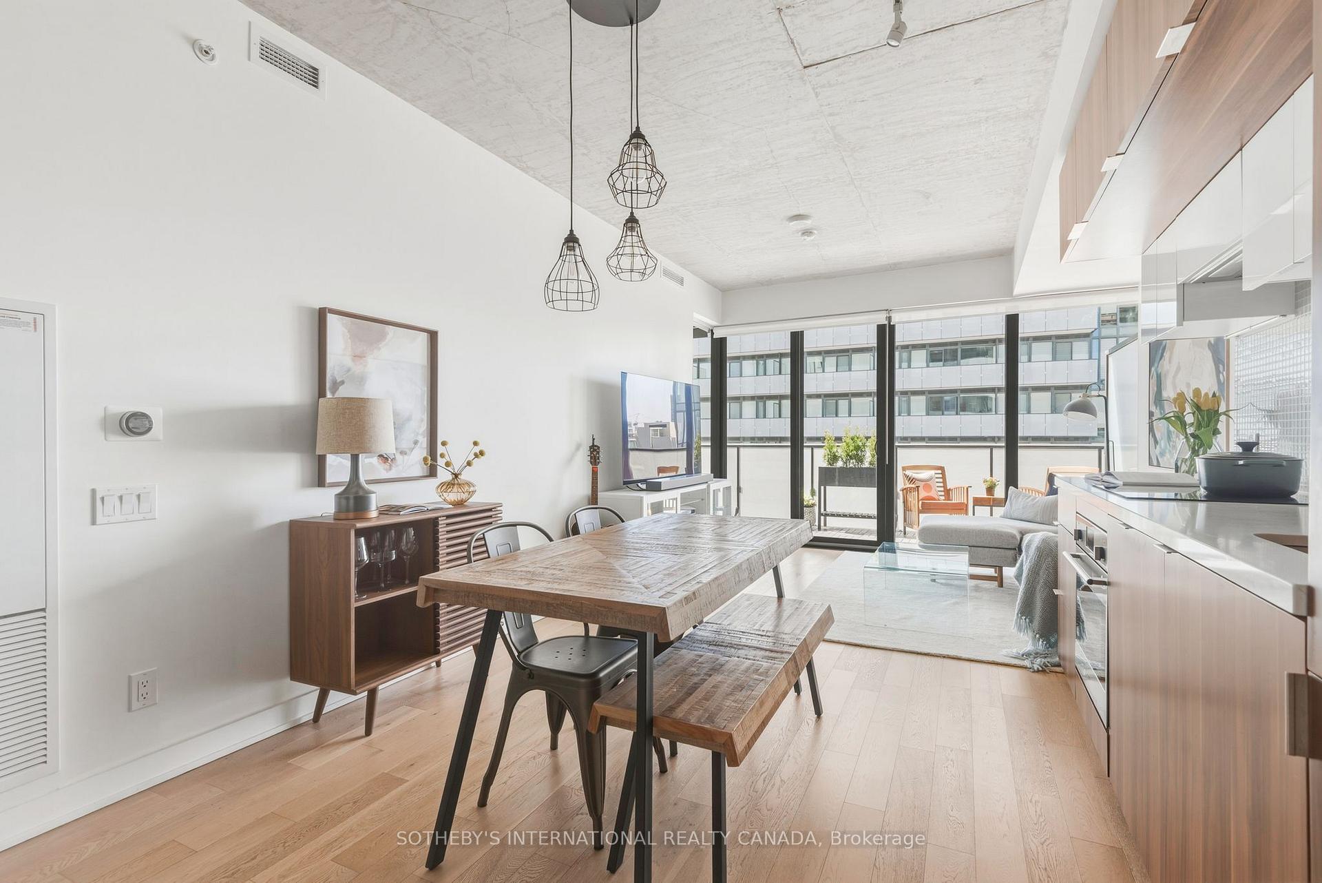 185 Roehampton Avenue 1101