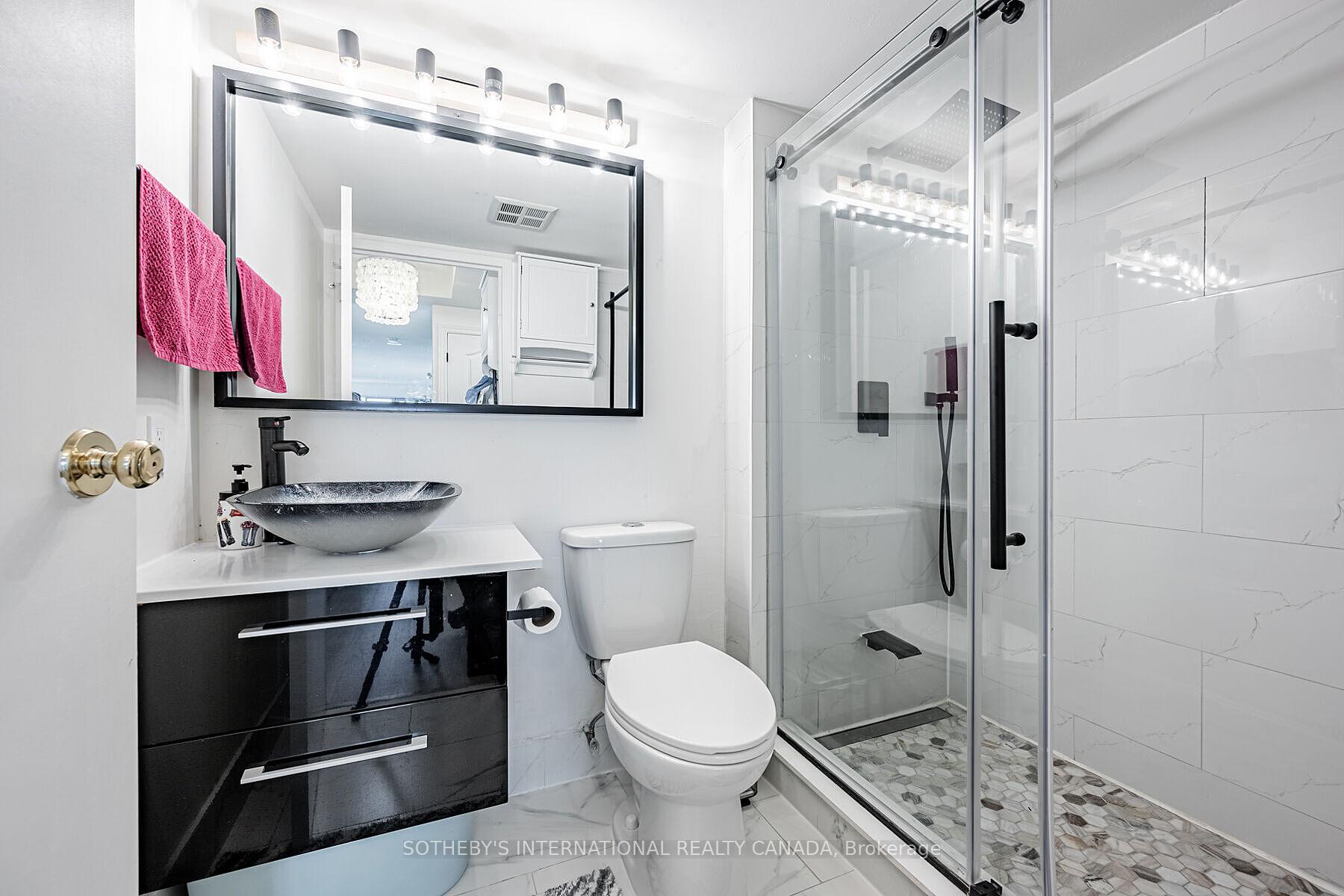 10 Yonge Street 1012