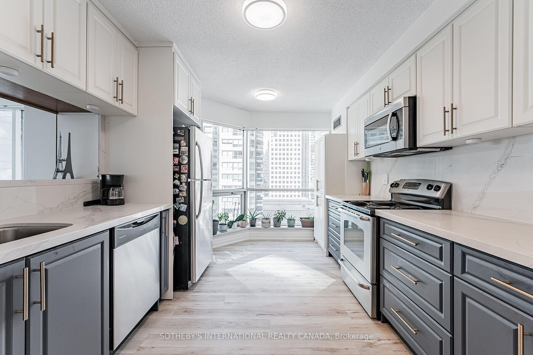 10 Yonge Street 1012