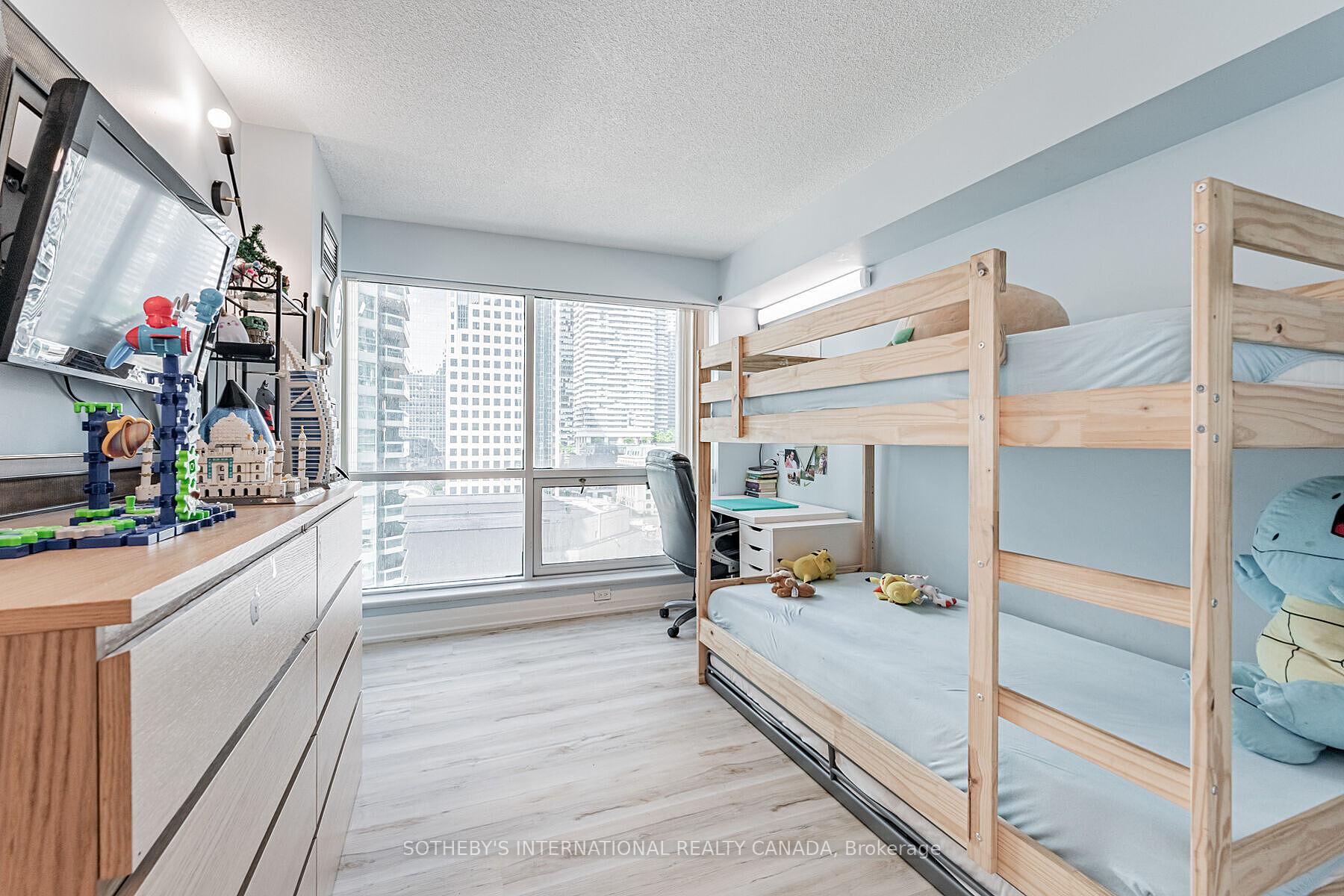 10 Yonge Street 1012