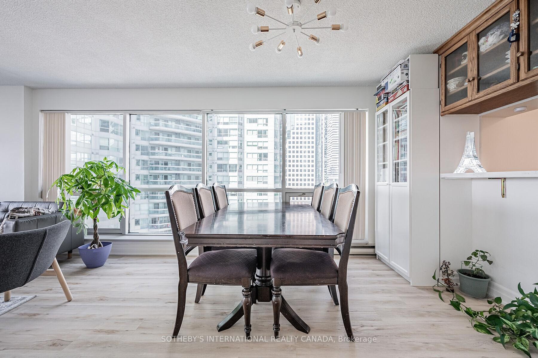 10 Yonge Street 1012