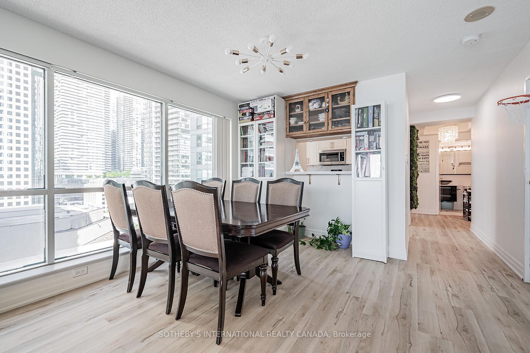10 Yonge Street 1012