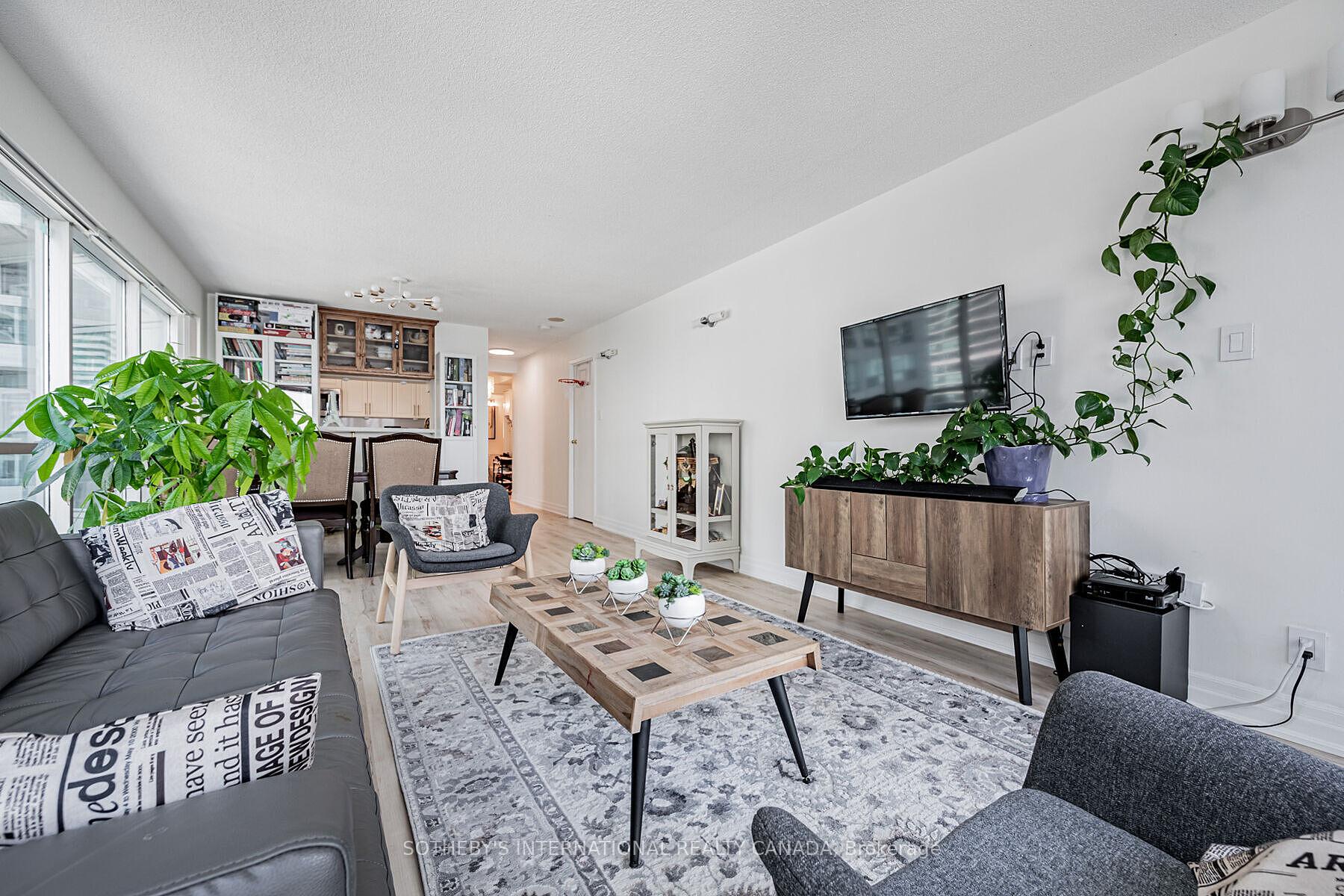 10 Yonge Street 1012