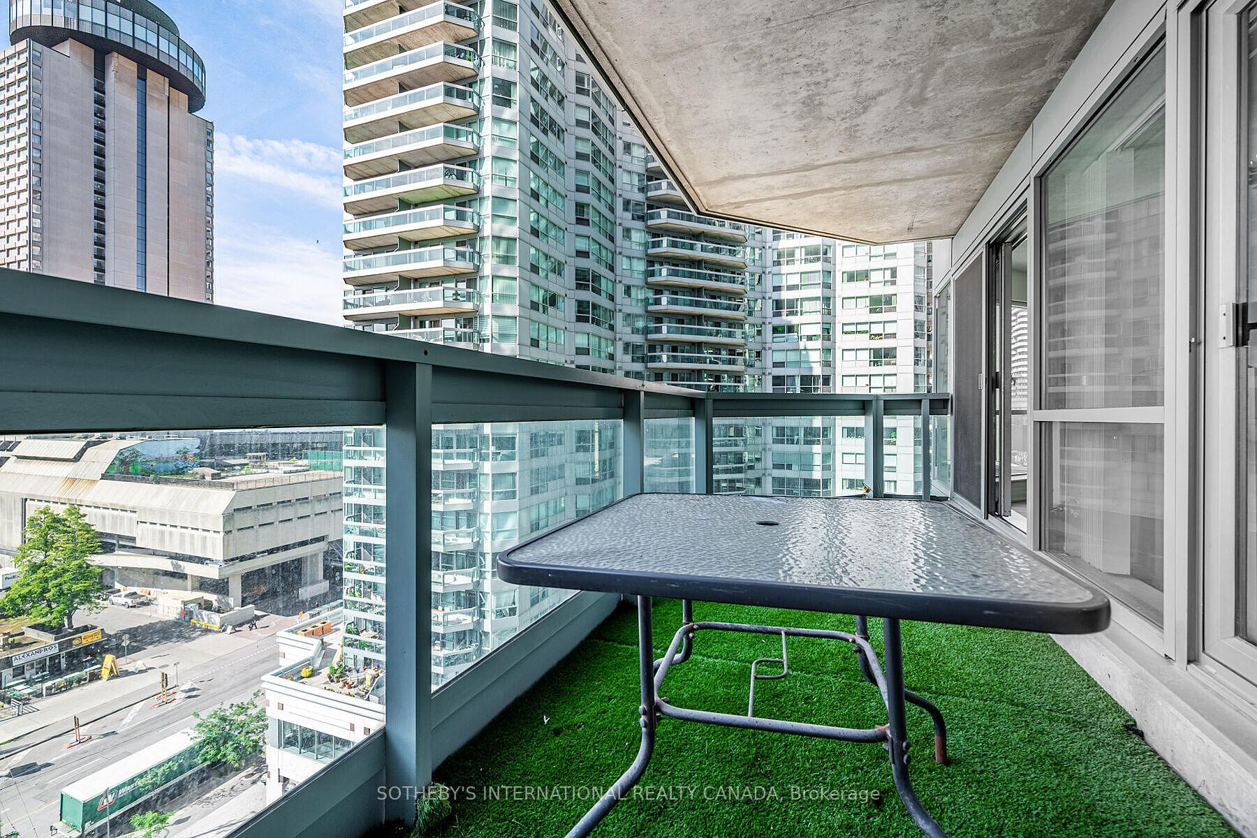10 Yonge Street 1012