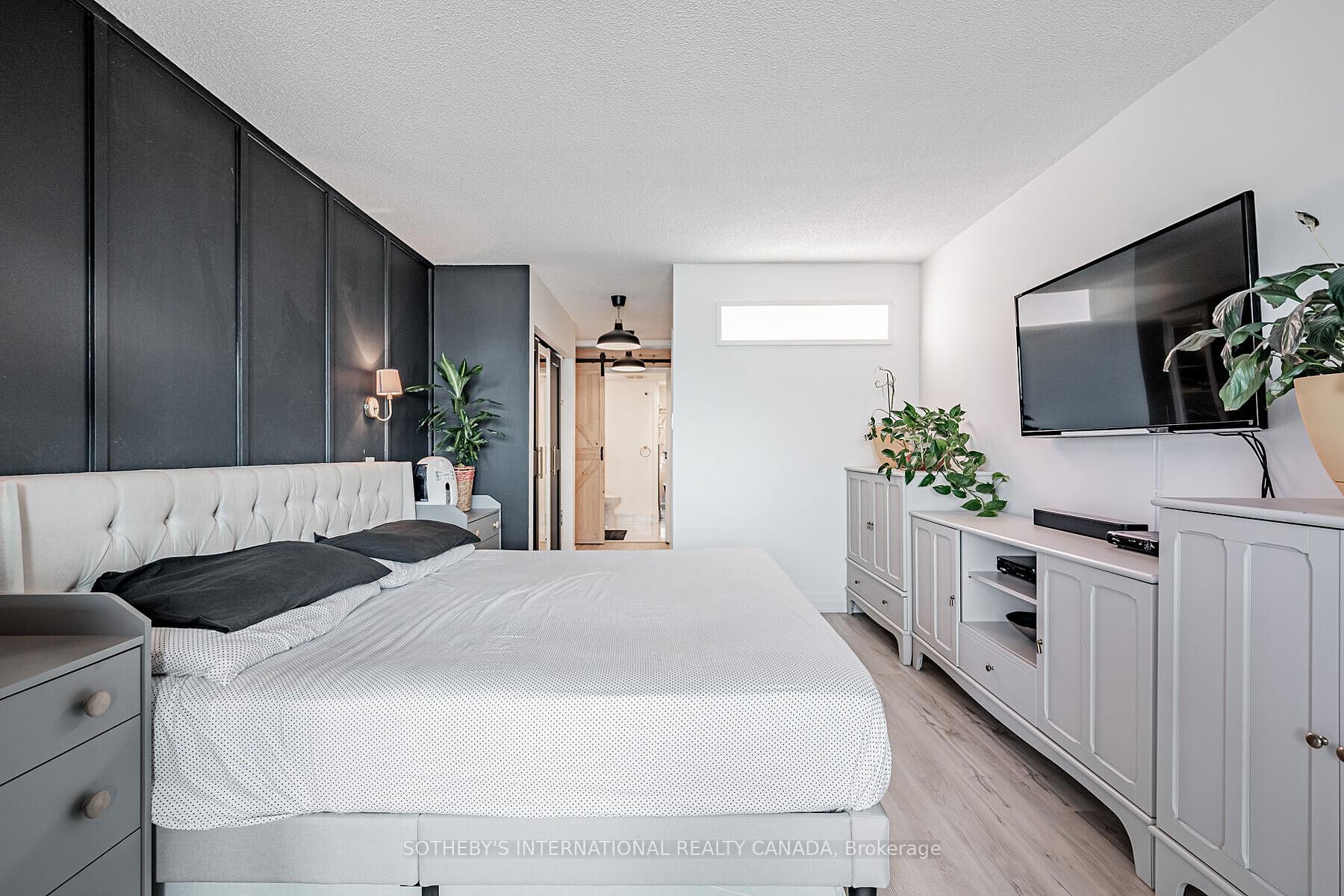 10 Yonge Street 1012