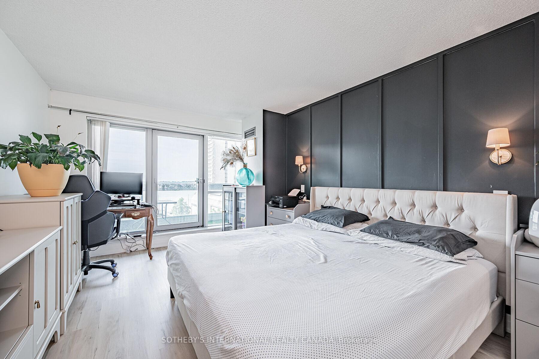 10 Yonge Street 1012