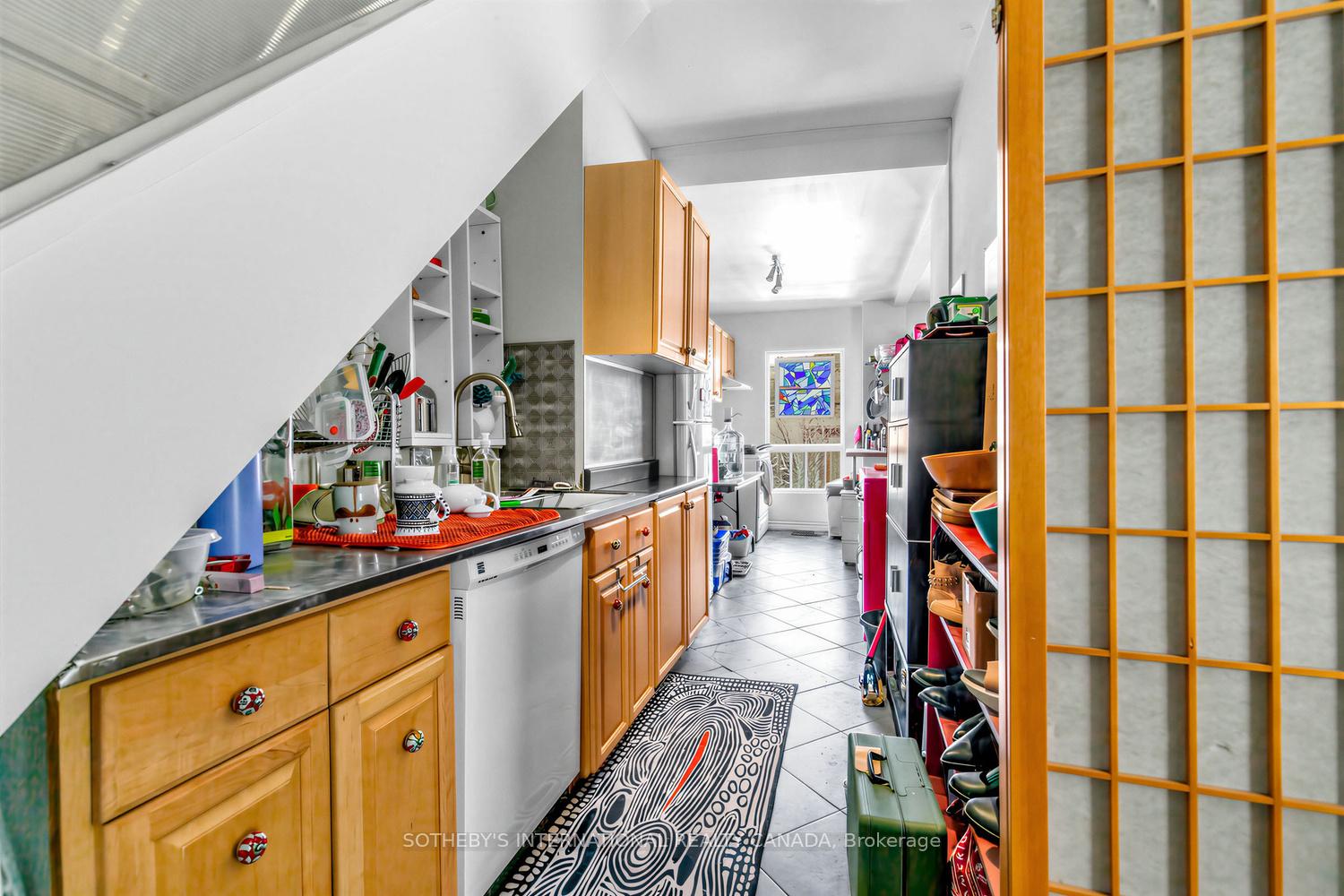 243 Gerrard Street E