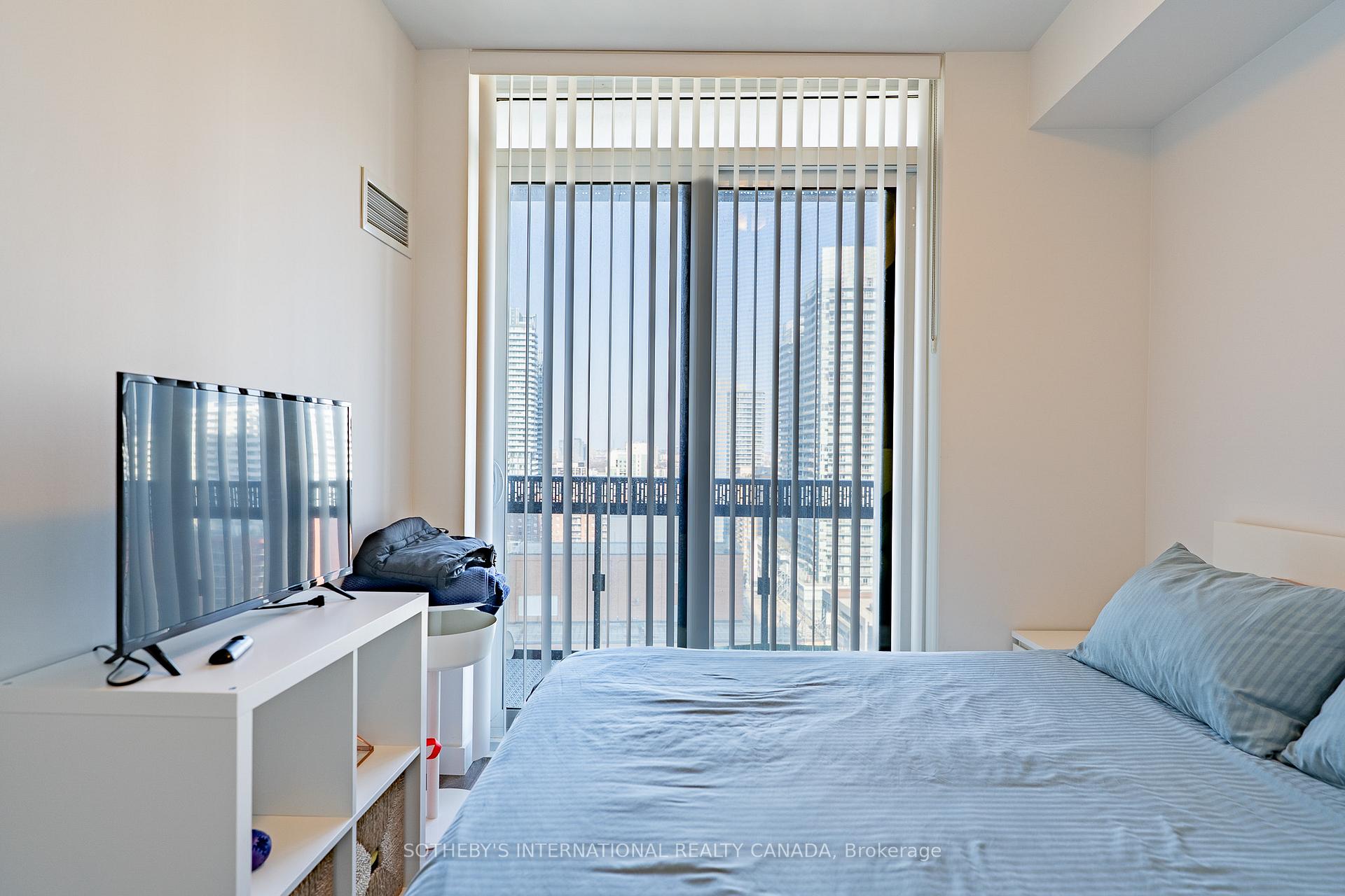 8 Eglinton Avenue E 1710