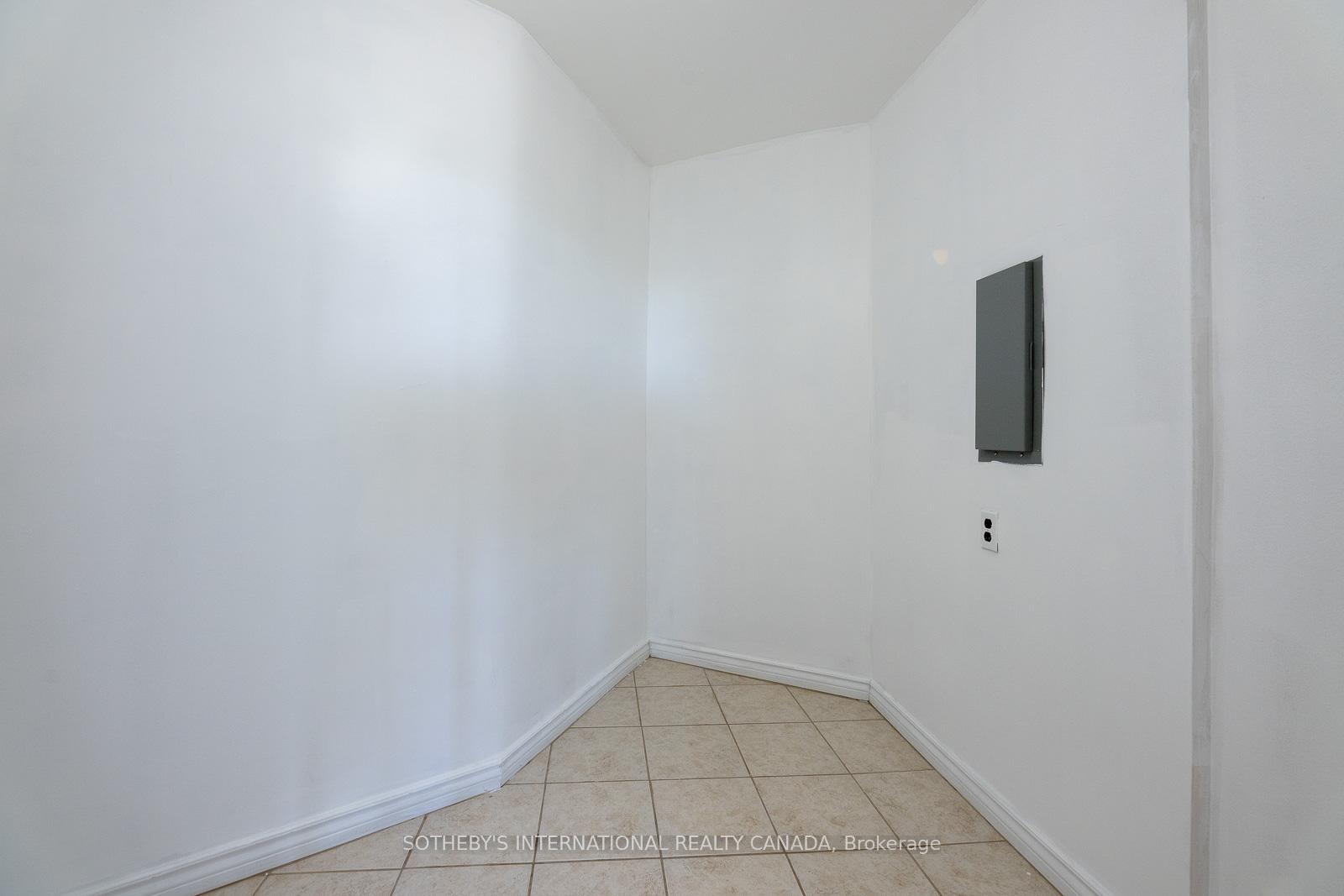 60 Pavane Link Way 706
