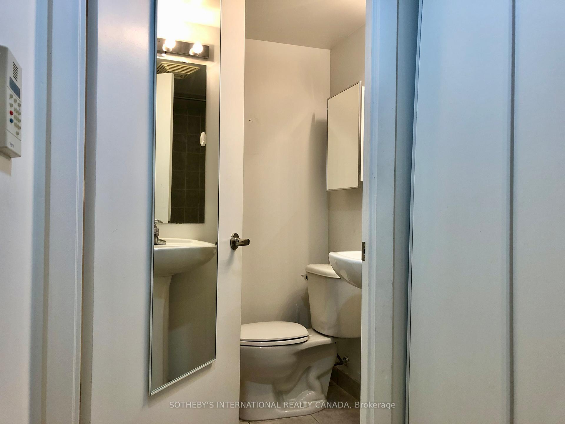 210 Victoria Street 717