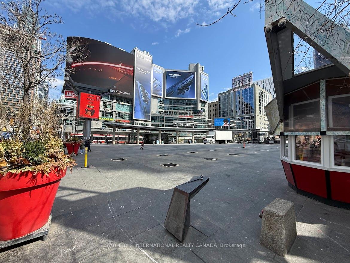 210 Victoria Street 717
