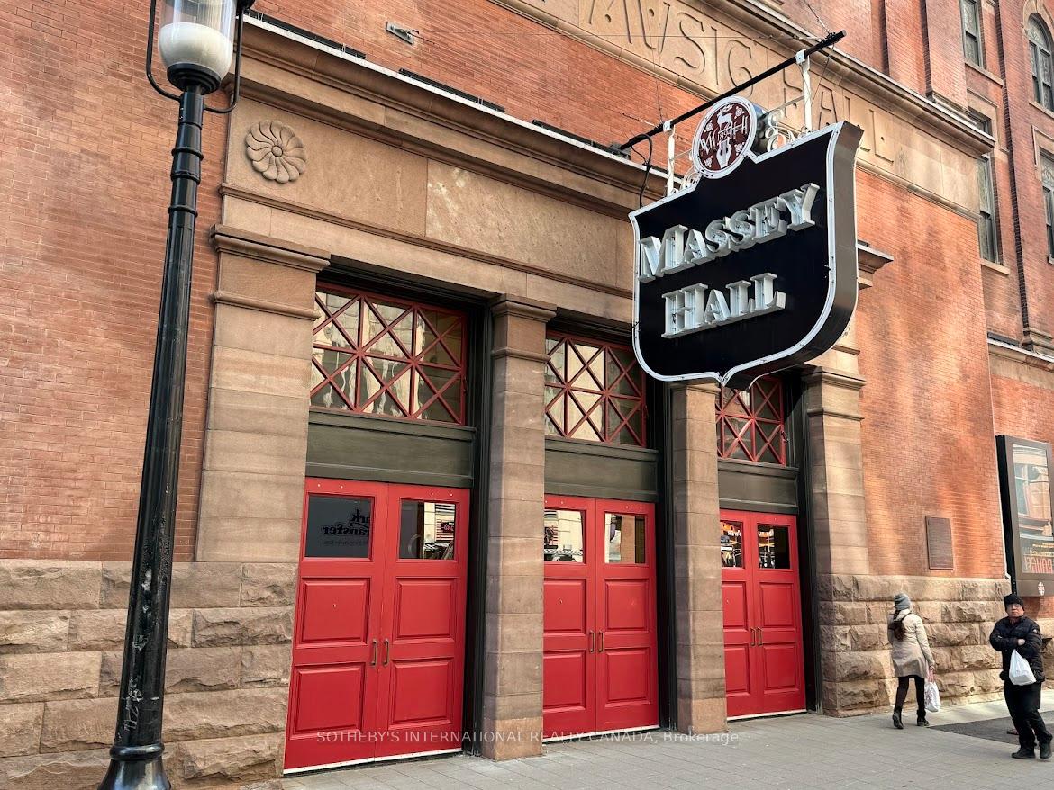 210 Victoria Street 717