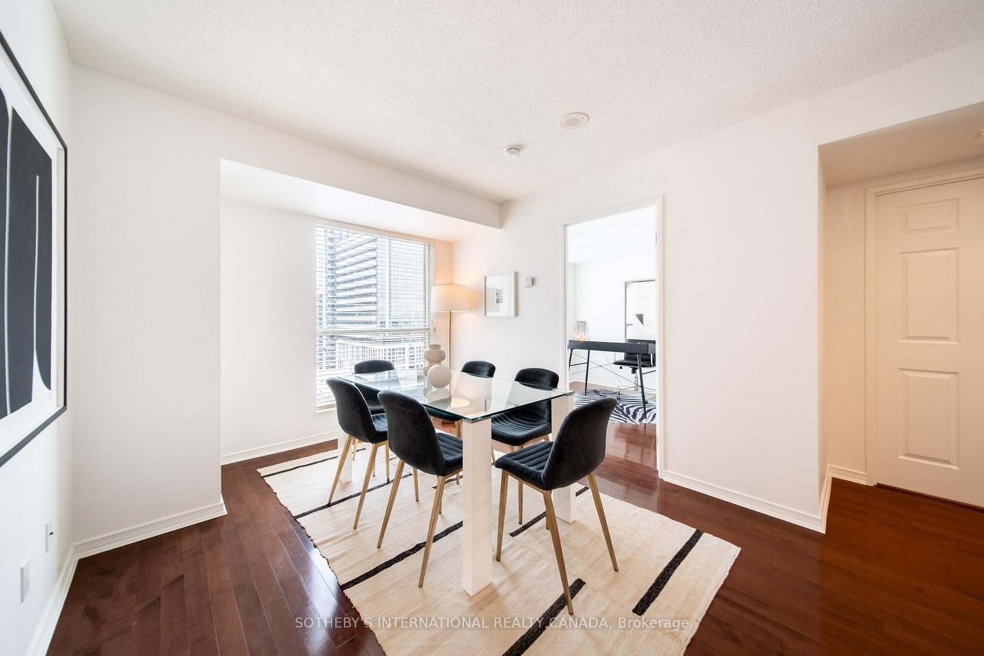 230 King Street E 1105