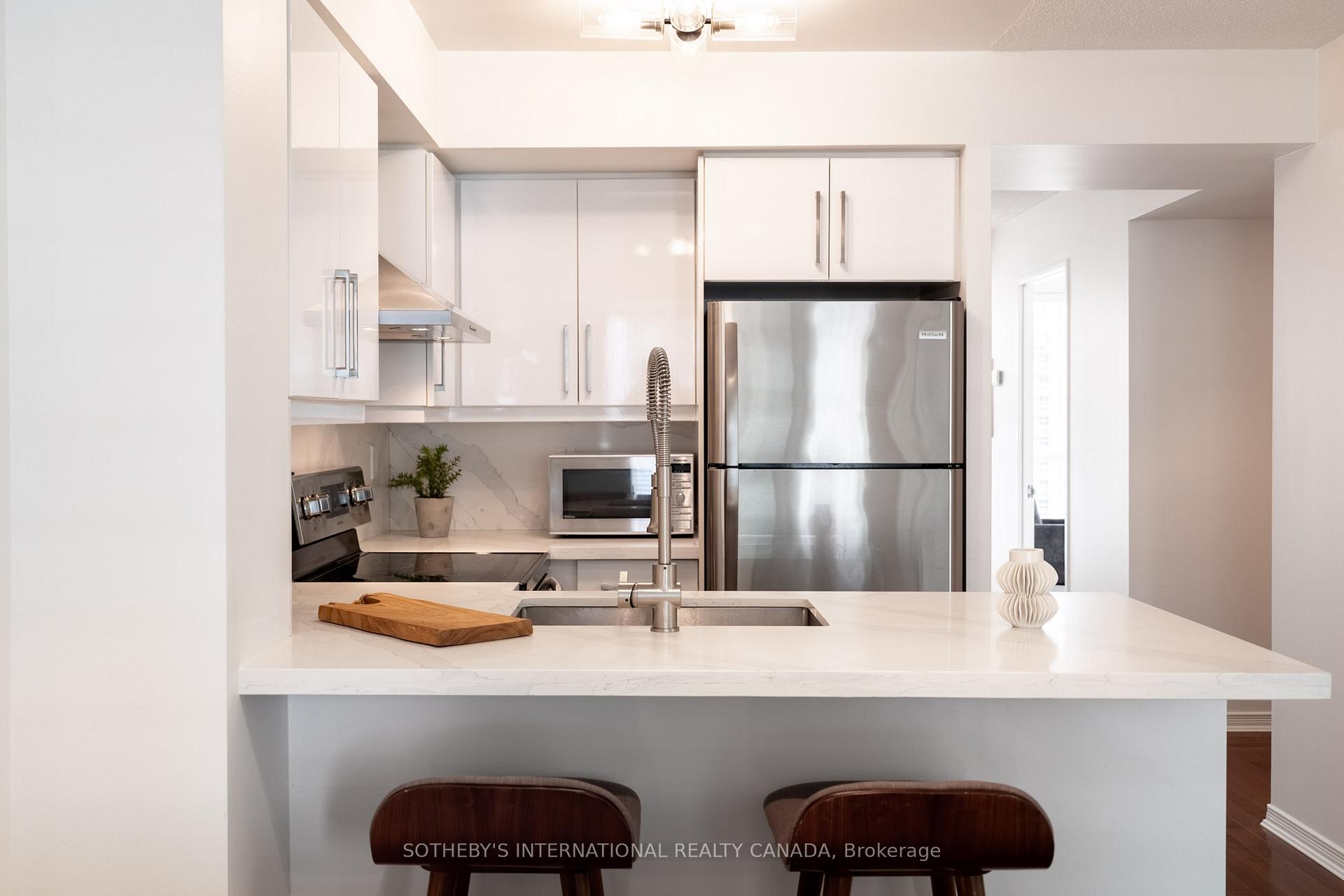 230 King Street E 1105