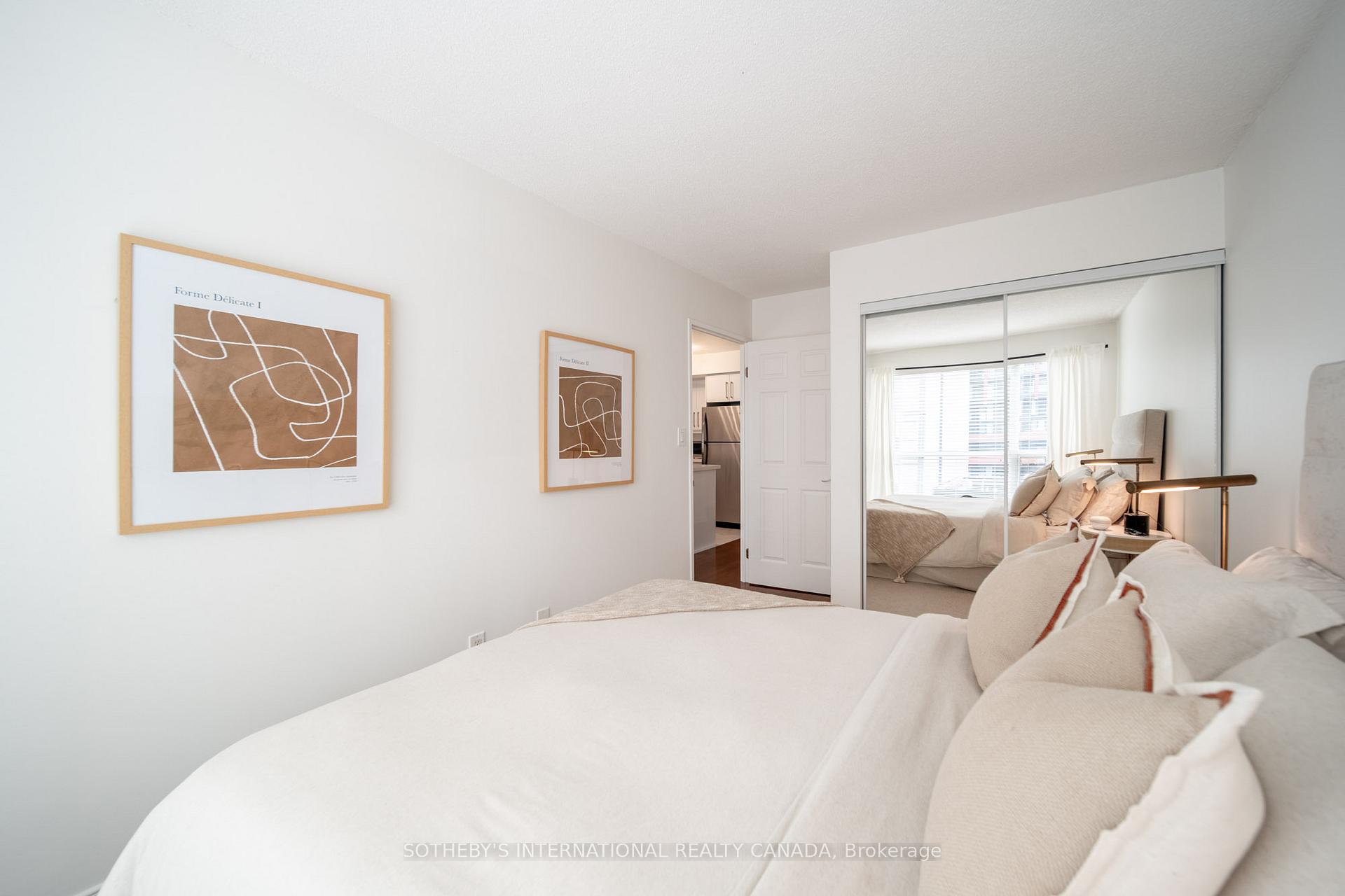 230 King Street E 1105
