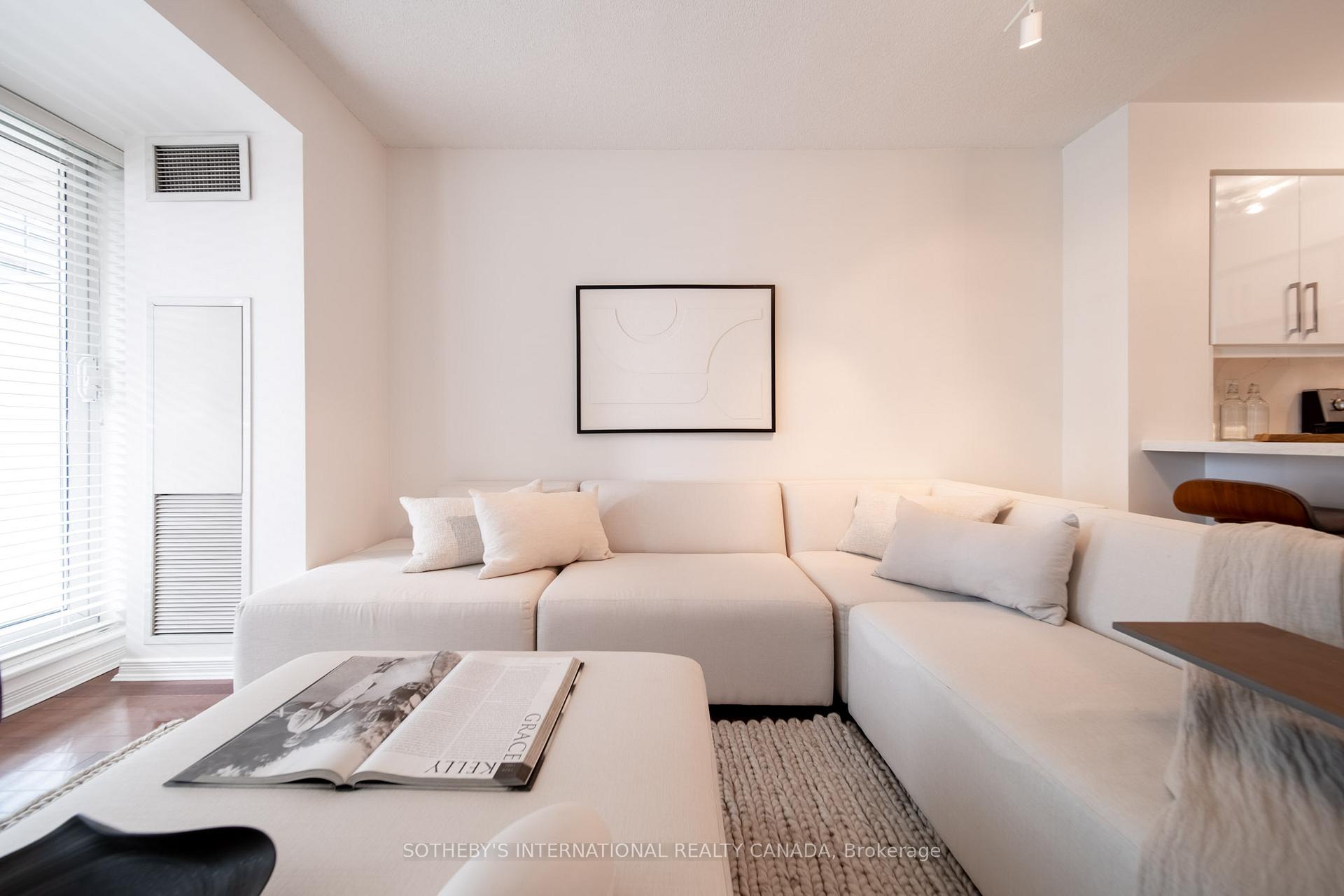 230 King Street E 1105
