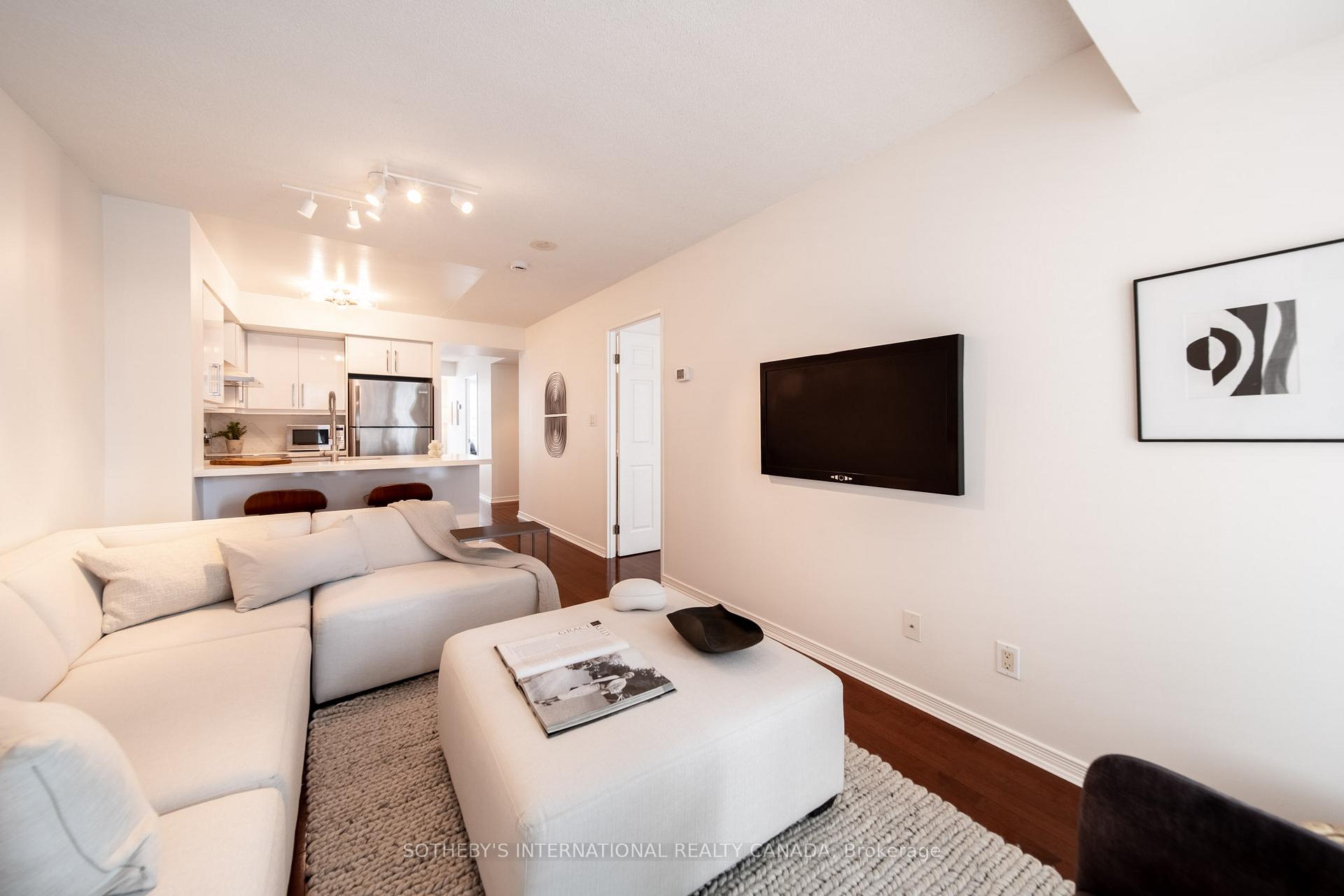 230 King Street E 1105