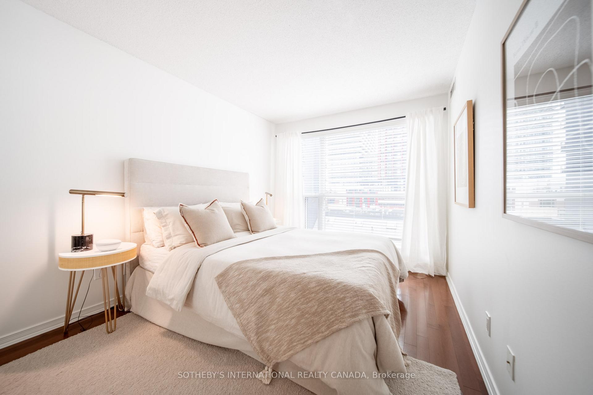 230 King Street E 1105