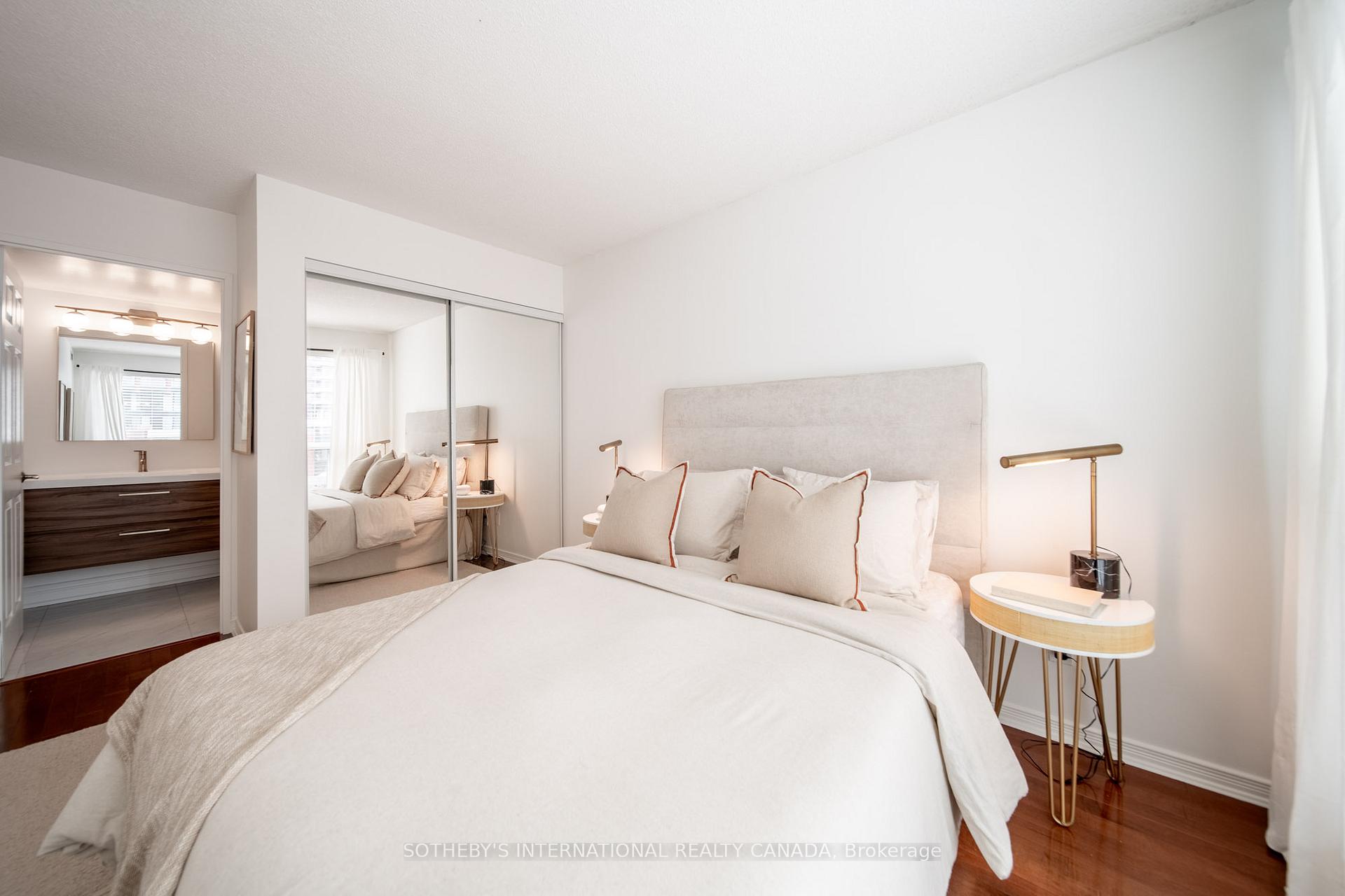 230 King Street E 1105