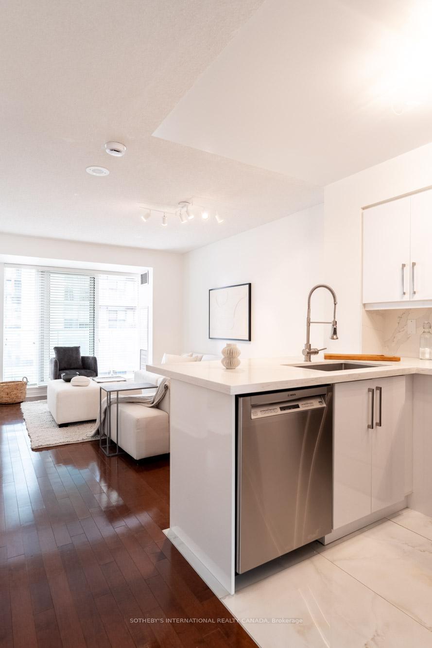 230 King Street E 1105