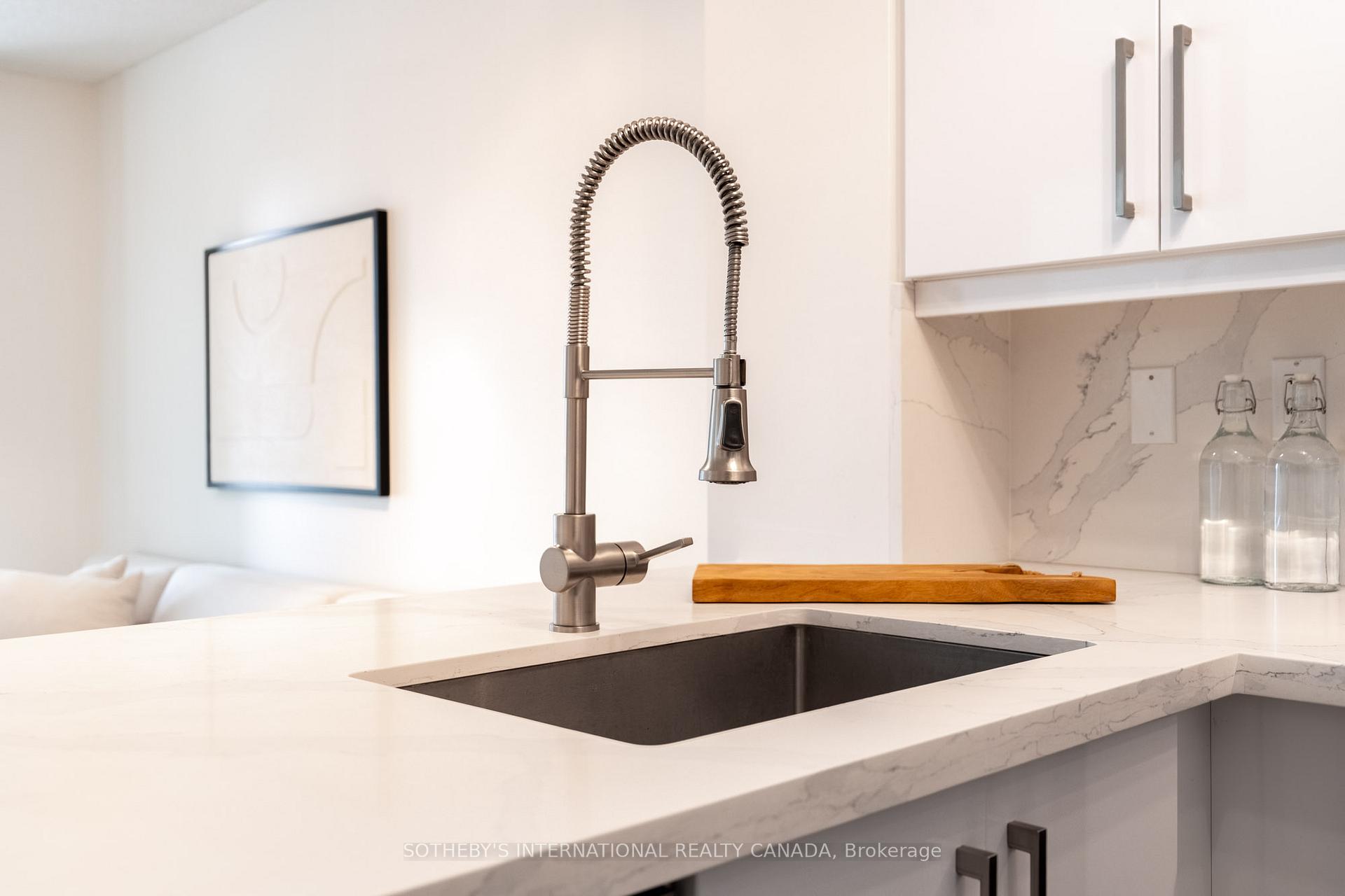230 King Street E 1105