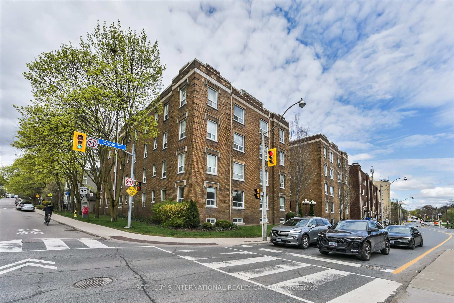 100 Oriole Parkway 106