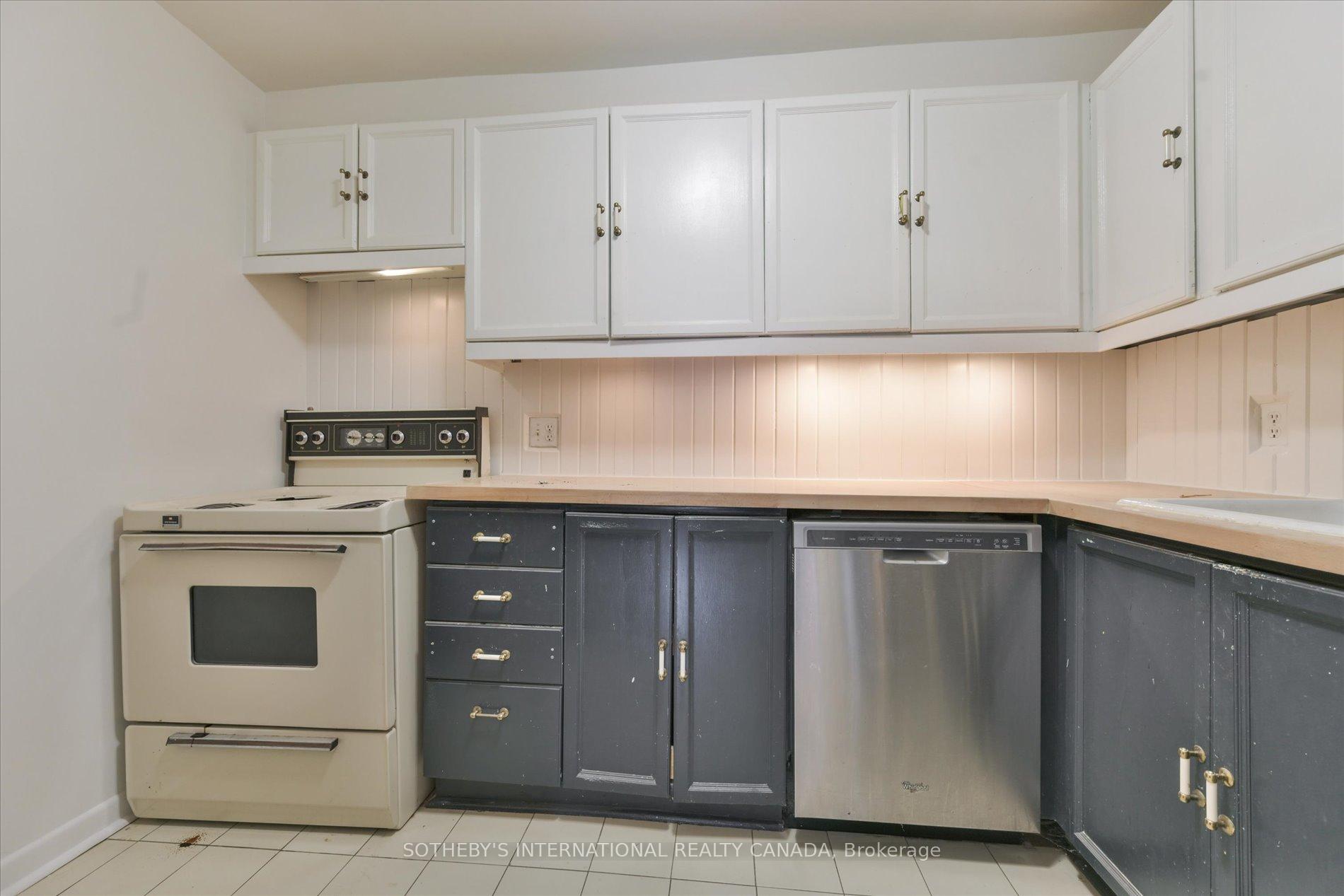 100 Oriole Parkway 106