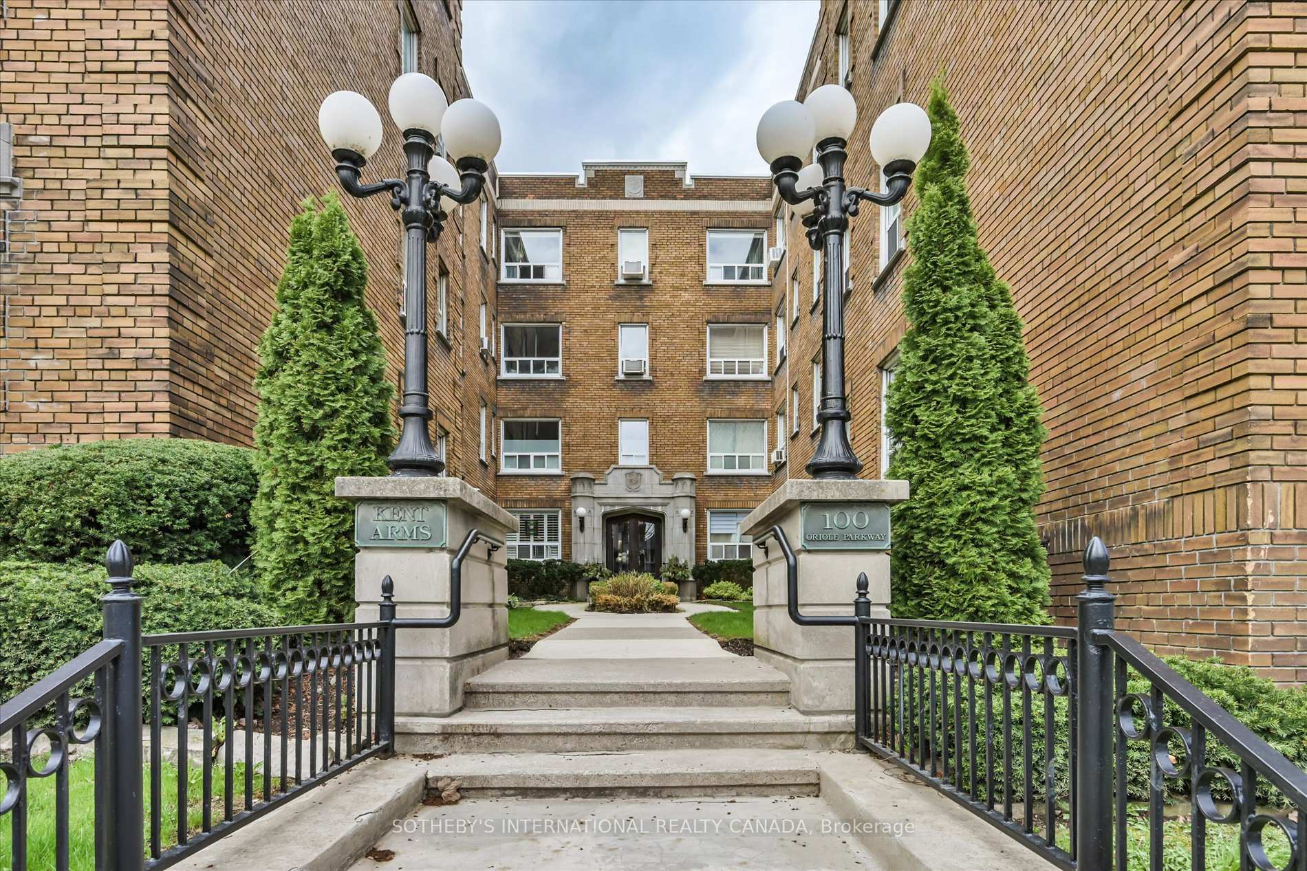 100 Oriole Parkway 106
