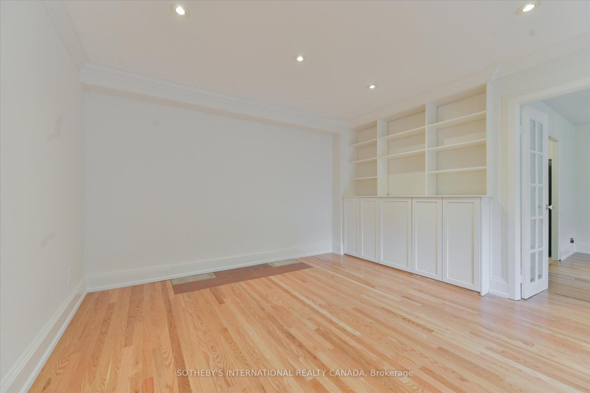 100 Oriole Parkway 106