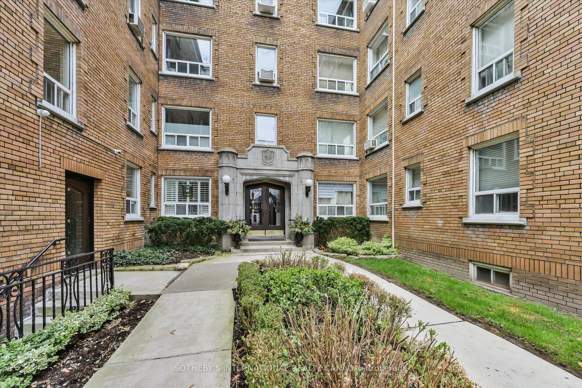 100 Oriole Parkway 106