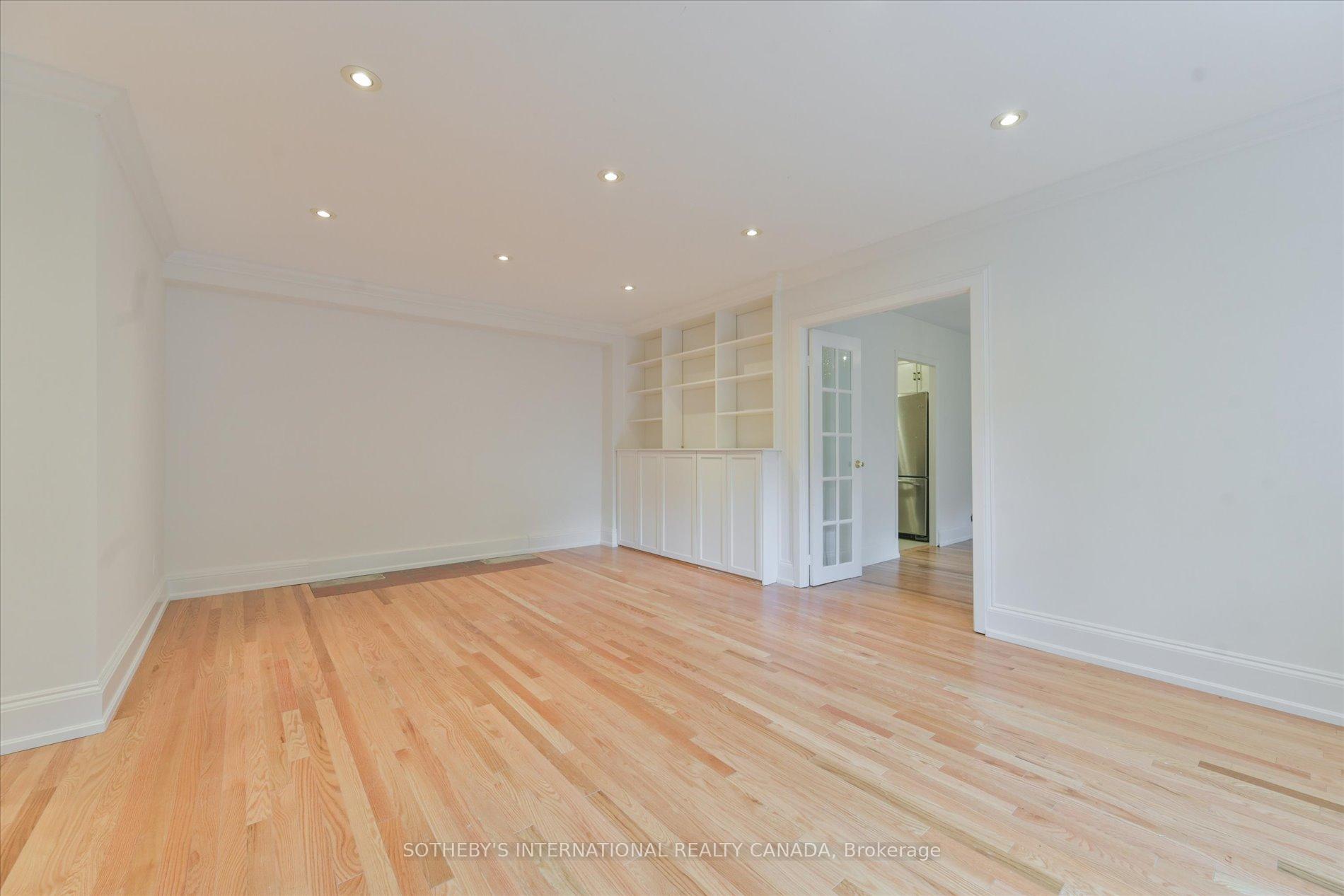 100 Oriole Parkway 106