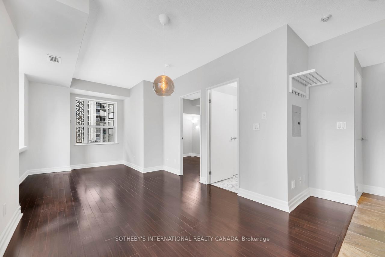 70 Alexander Street 207