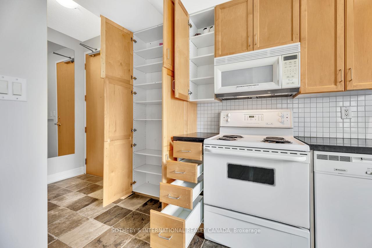 70 Alexander Street 207