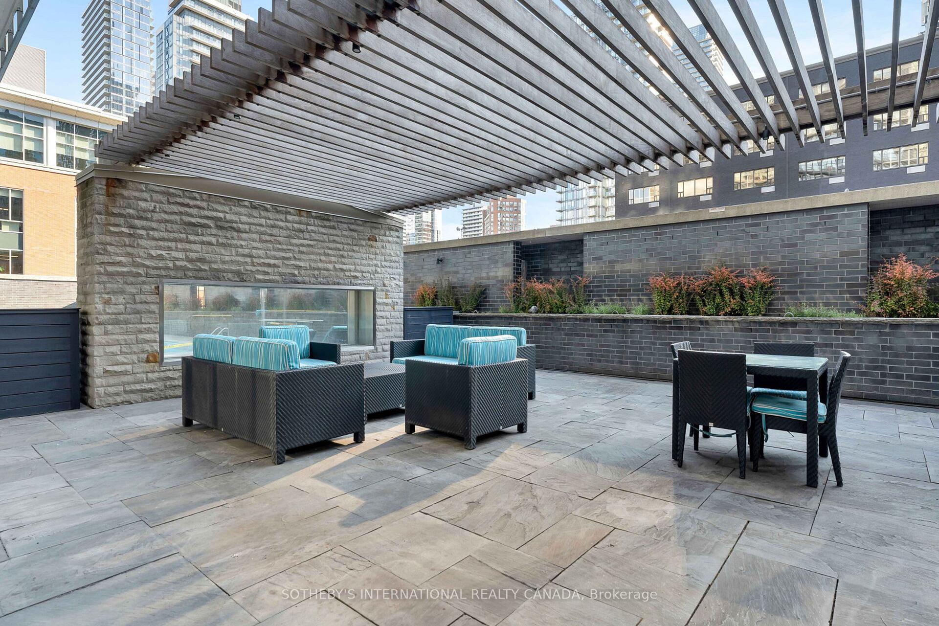 33 Charles Street E 1611