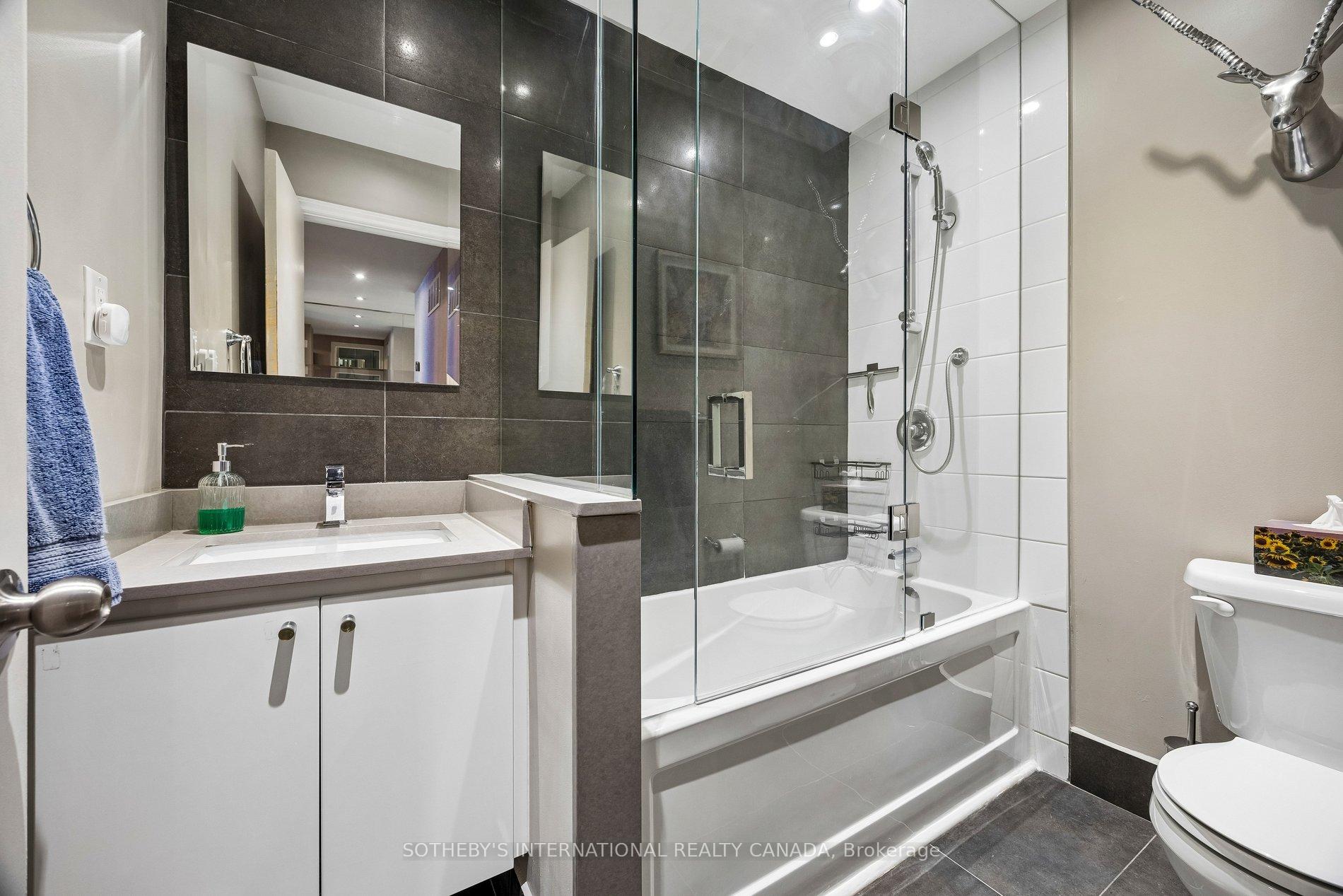 55 Wellesley Street E 901