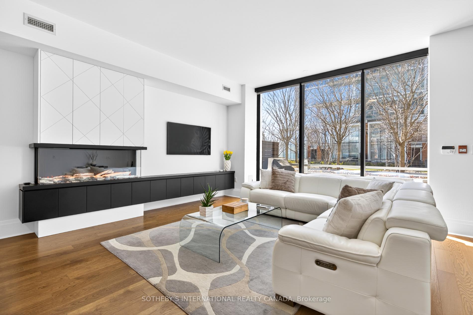 29 Queens Quay E Th 115