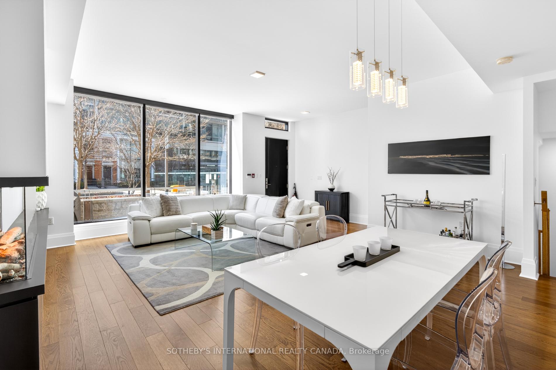 29 Queens Quay E Th 115