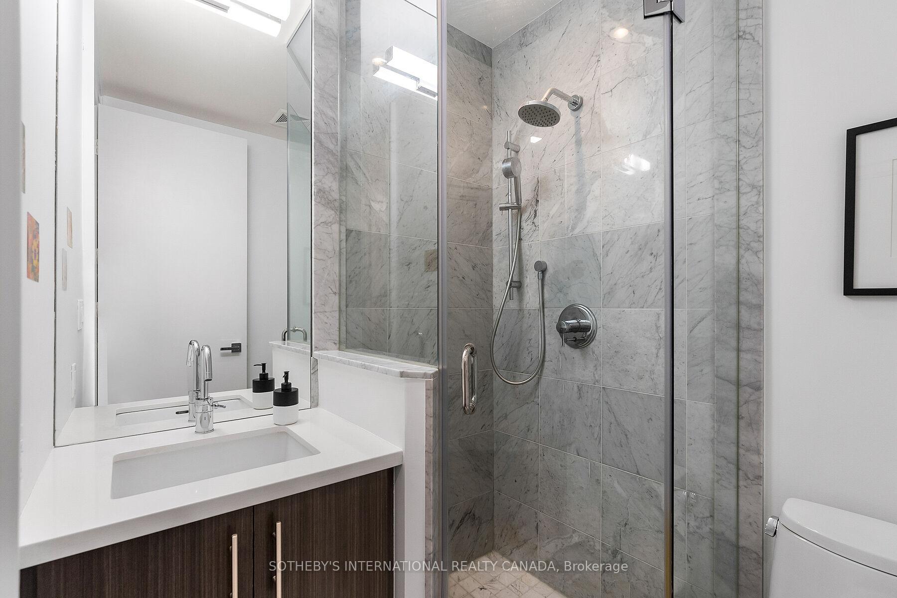 29 Queens Quay E Th 115