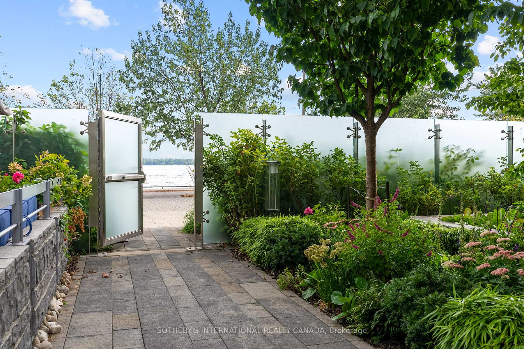 29 Queens Quay E Th 115